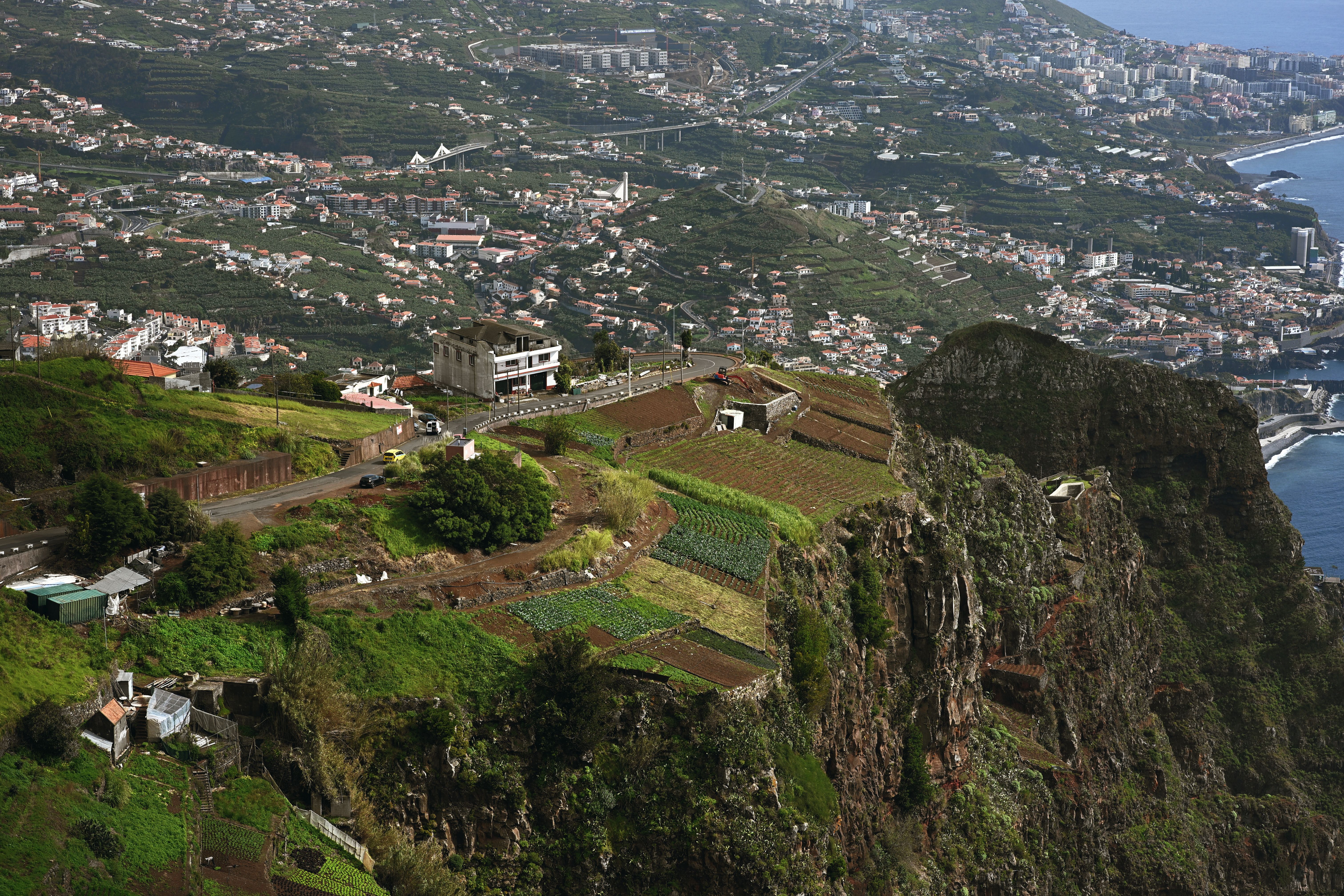 Paisaje impresionante de Madeira con vistas al océano Atlántico