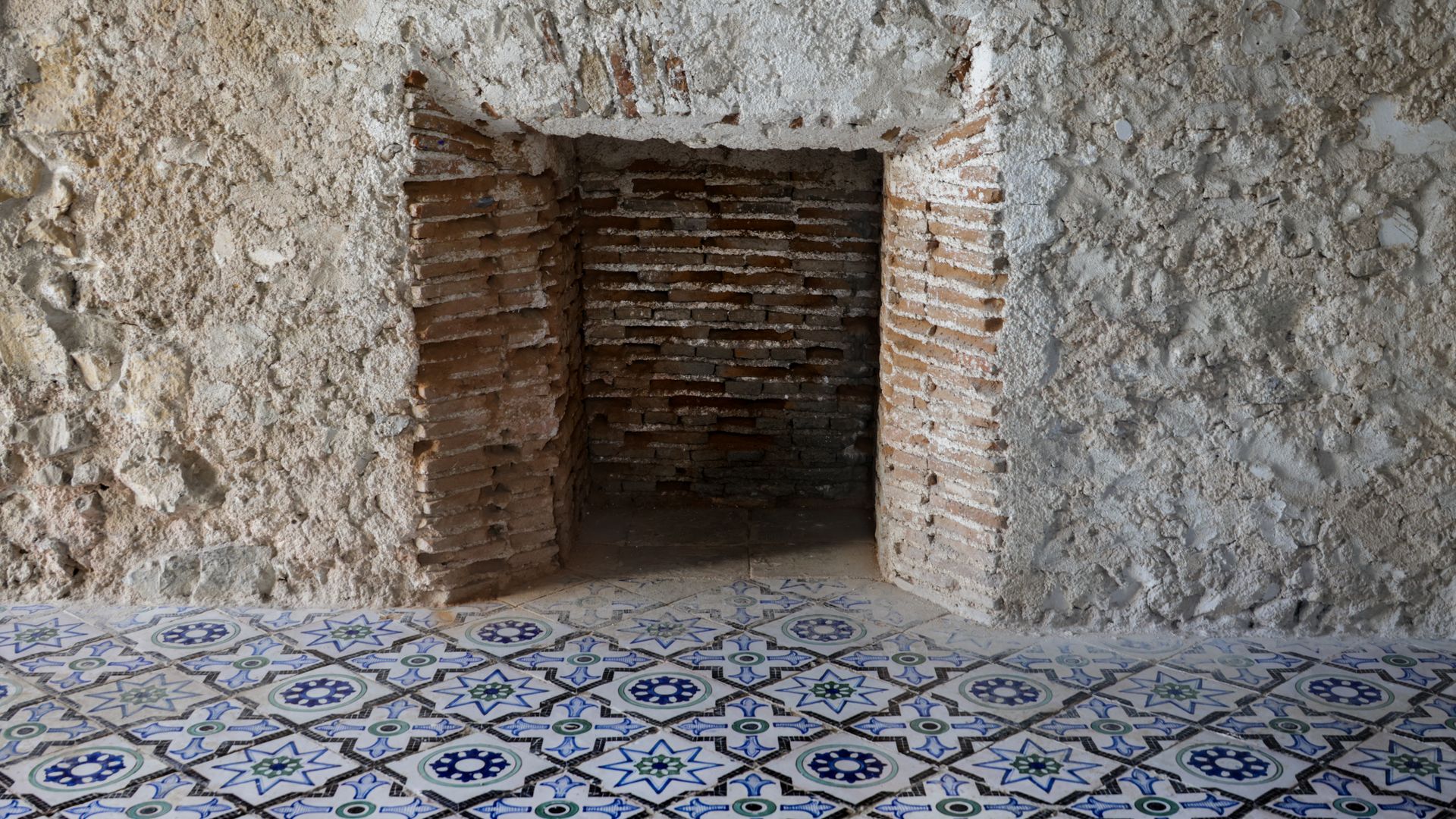 How to Choose a Wall Tiling in Cyprus — illustrasjonsbilde