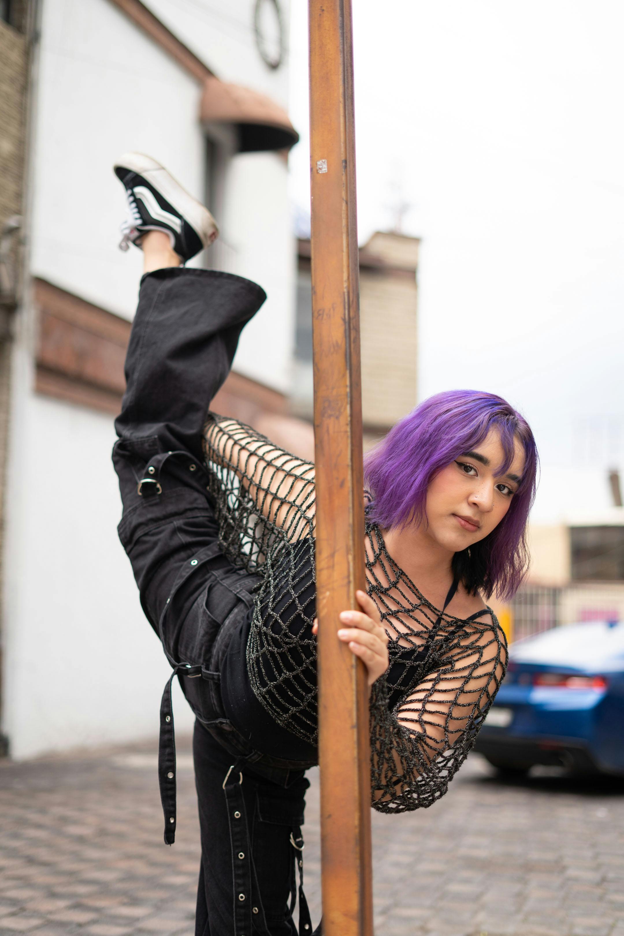 grátis Foto profissional grátis de acessórios metálicos, adulto jovem, ambiente urbano Foto profissional