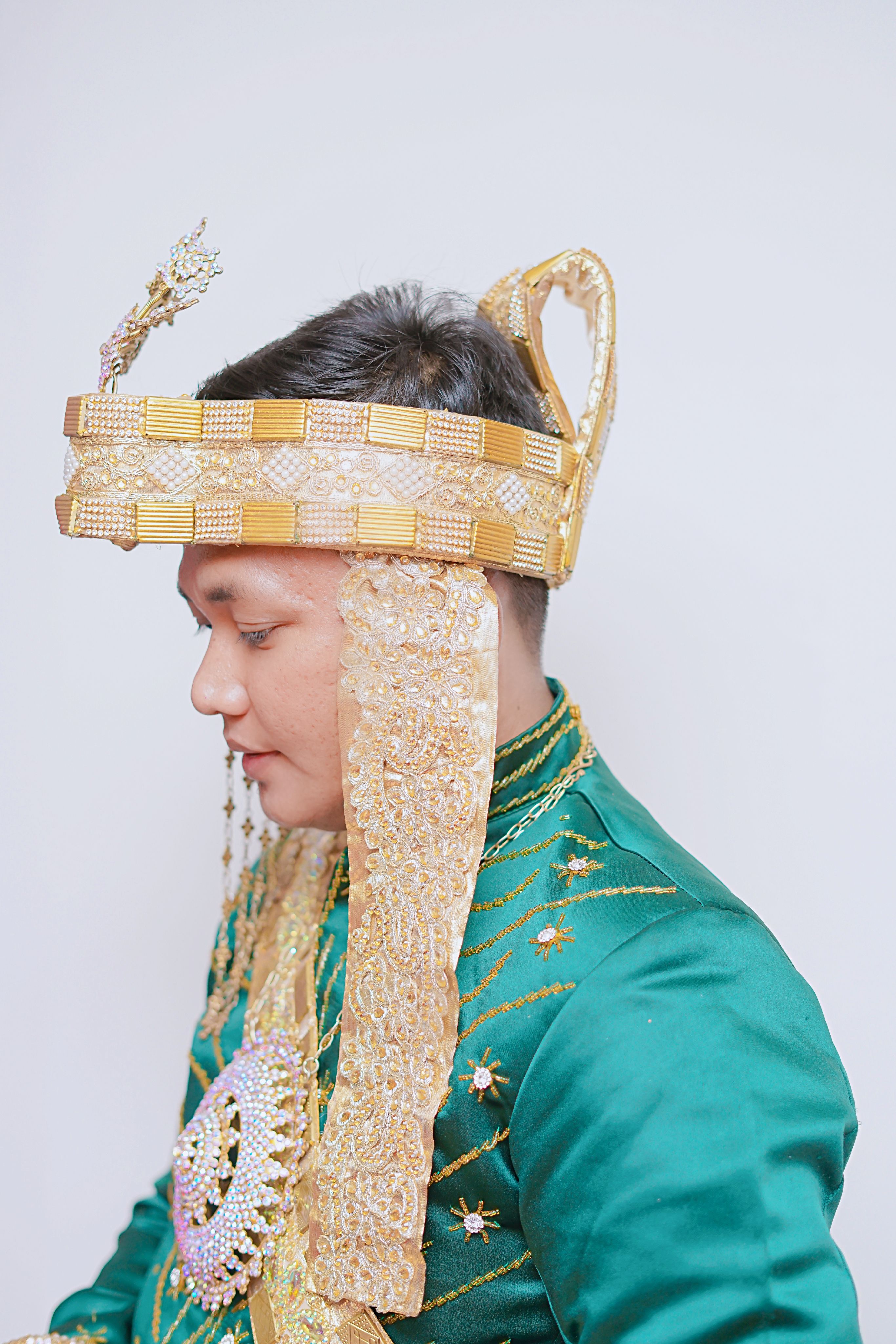 Traditional Bugis Groom in Makassar Attire · Free Stock Photo