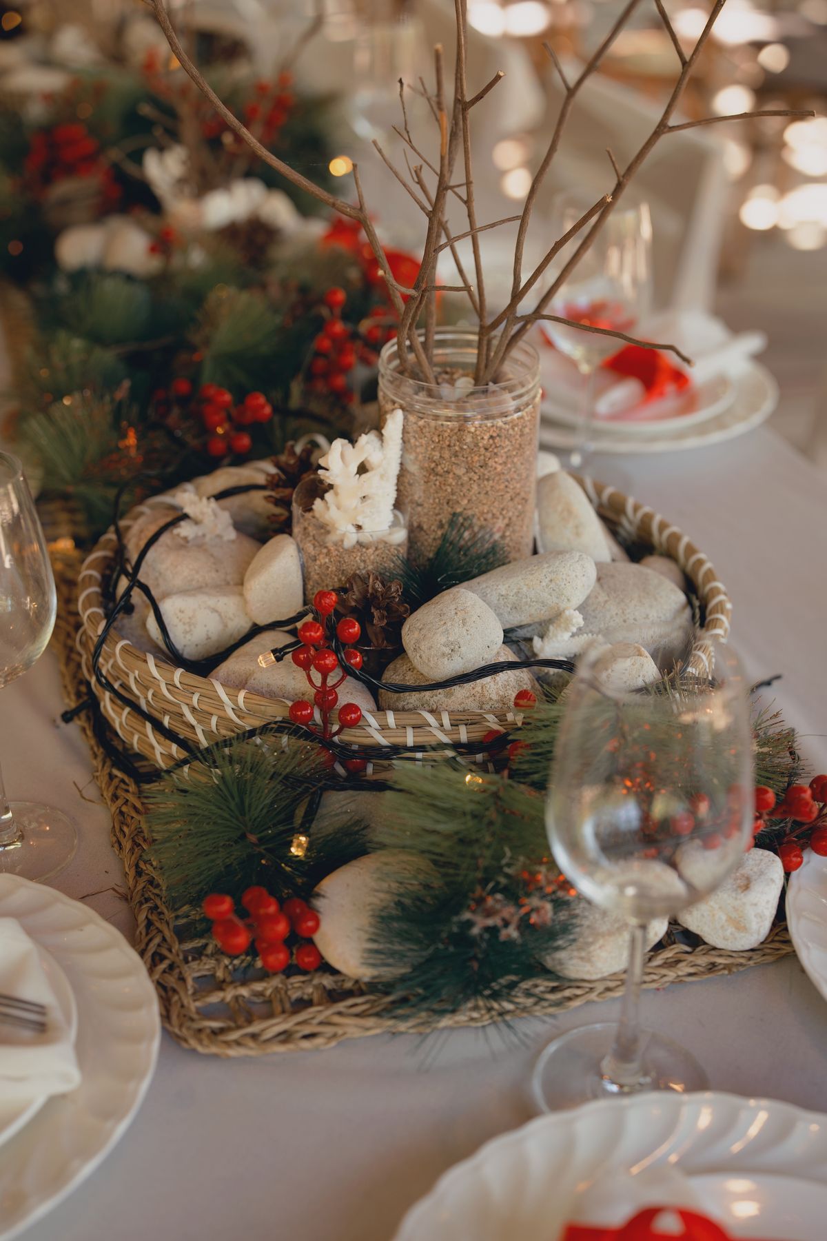 Rustic Christmas centerpiece ideas with natural elements and festive decorations