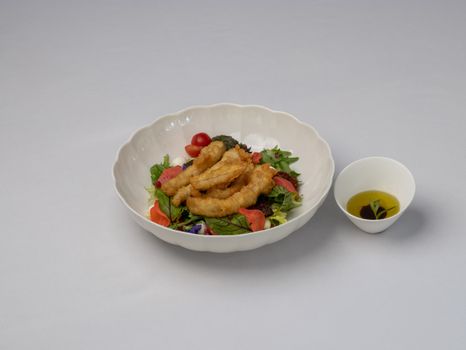 Delicious calamari salad with a side of olive oil dressing in Bodrum, Türkiye.