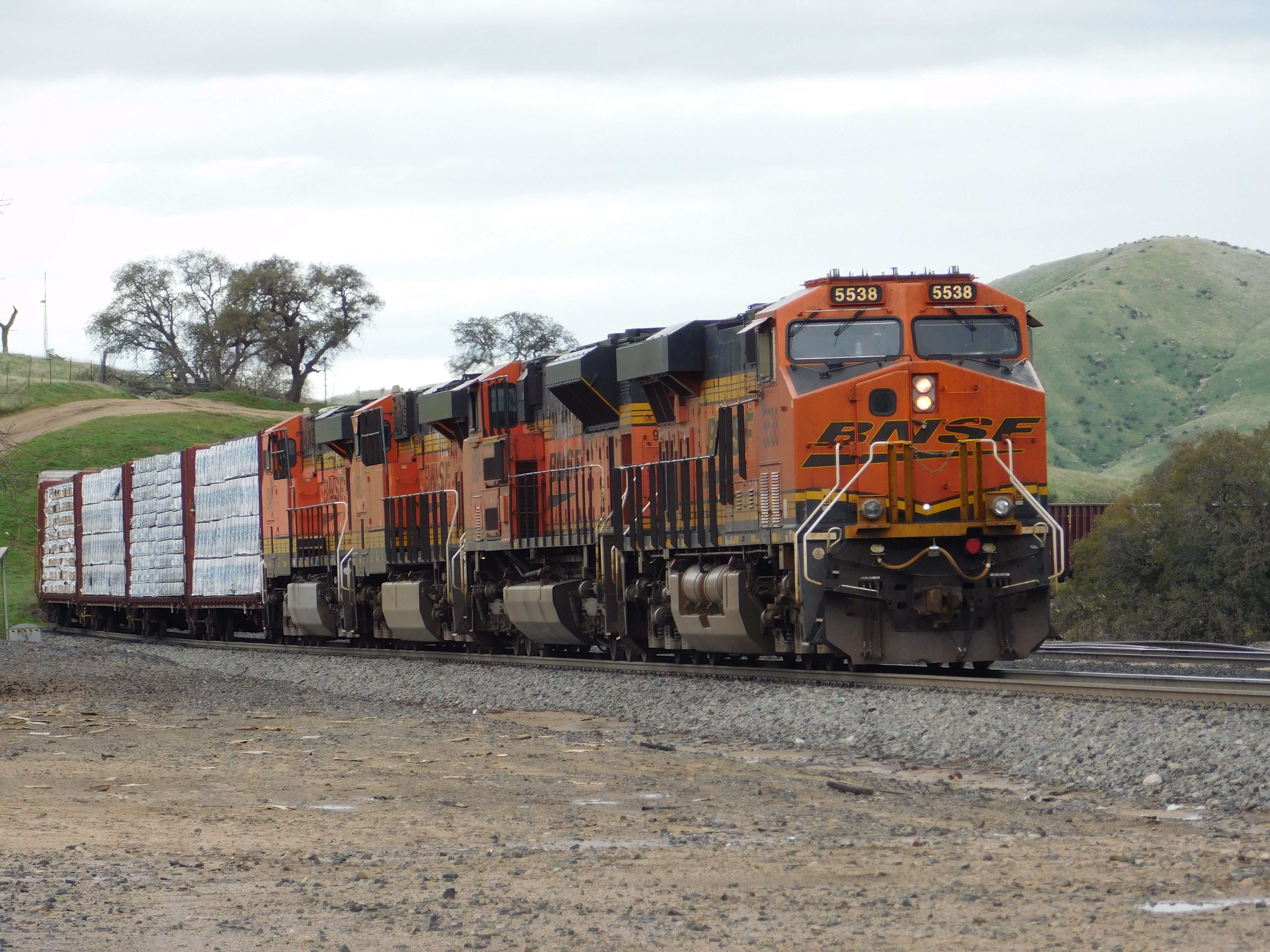 Two Logistics Markets, One Responsiveness Challenge: The Planning-Control Implication