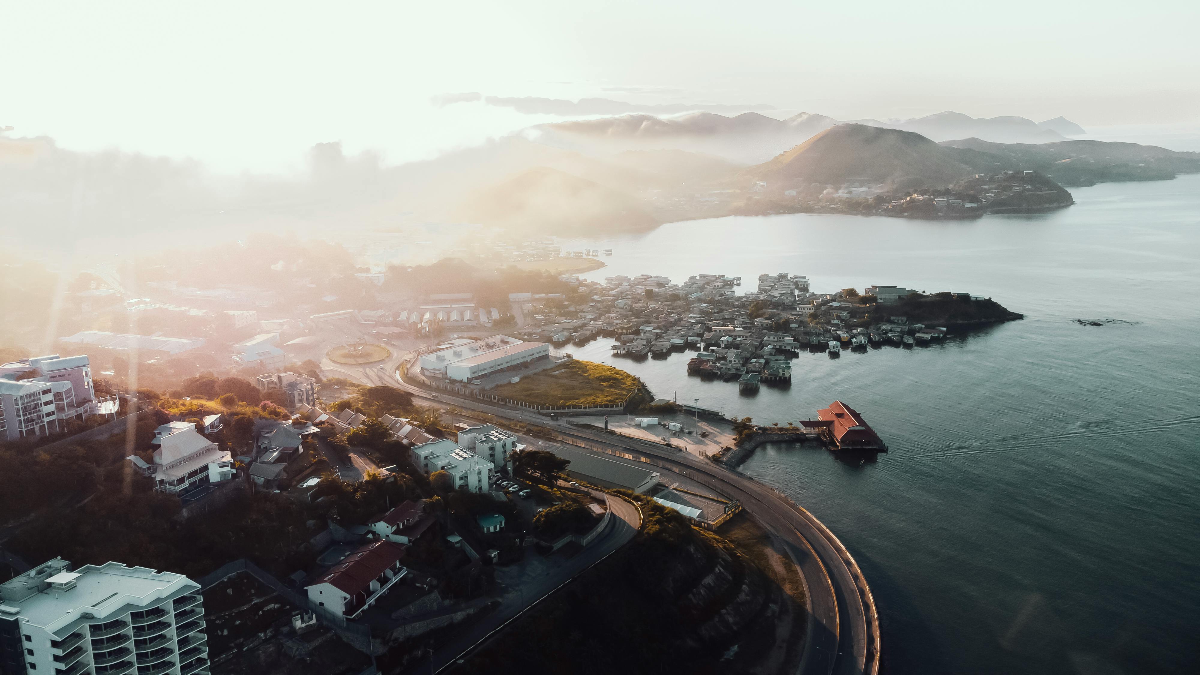 Route tropicale sinueuse