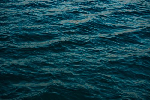 Free A peaceful view of ocean waves with rich blue hues, capturing the sea's tranquility. Stock Photo