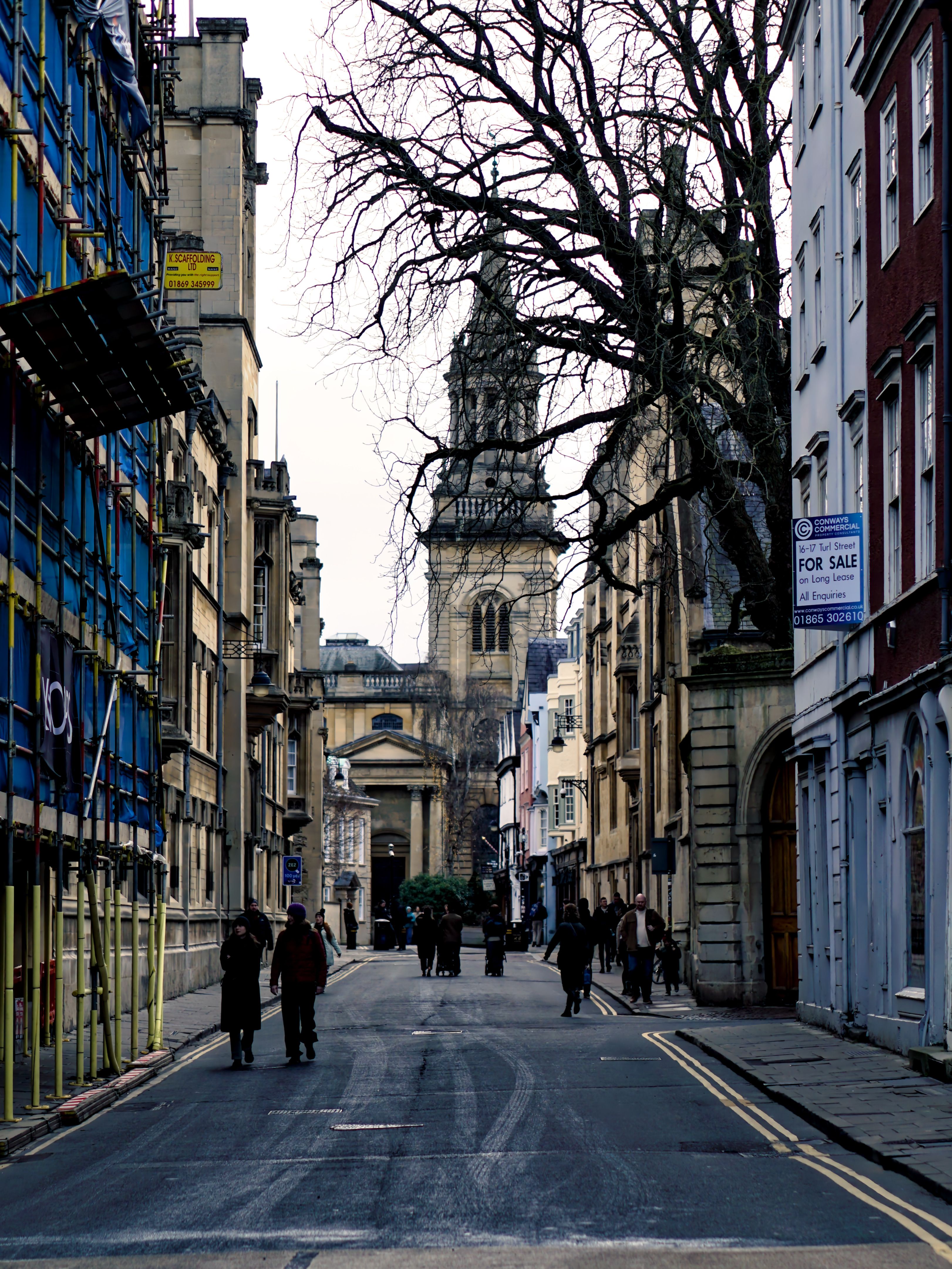 A picturesque street view in Oxford, England, showcasing classic architecture and a vibrant city atmosphere.