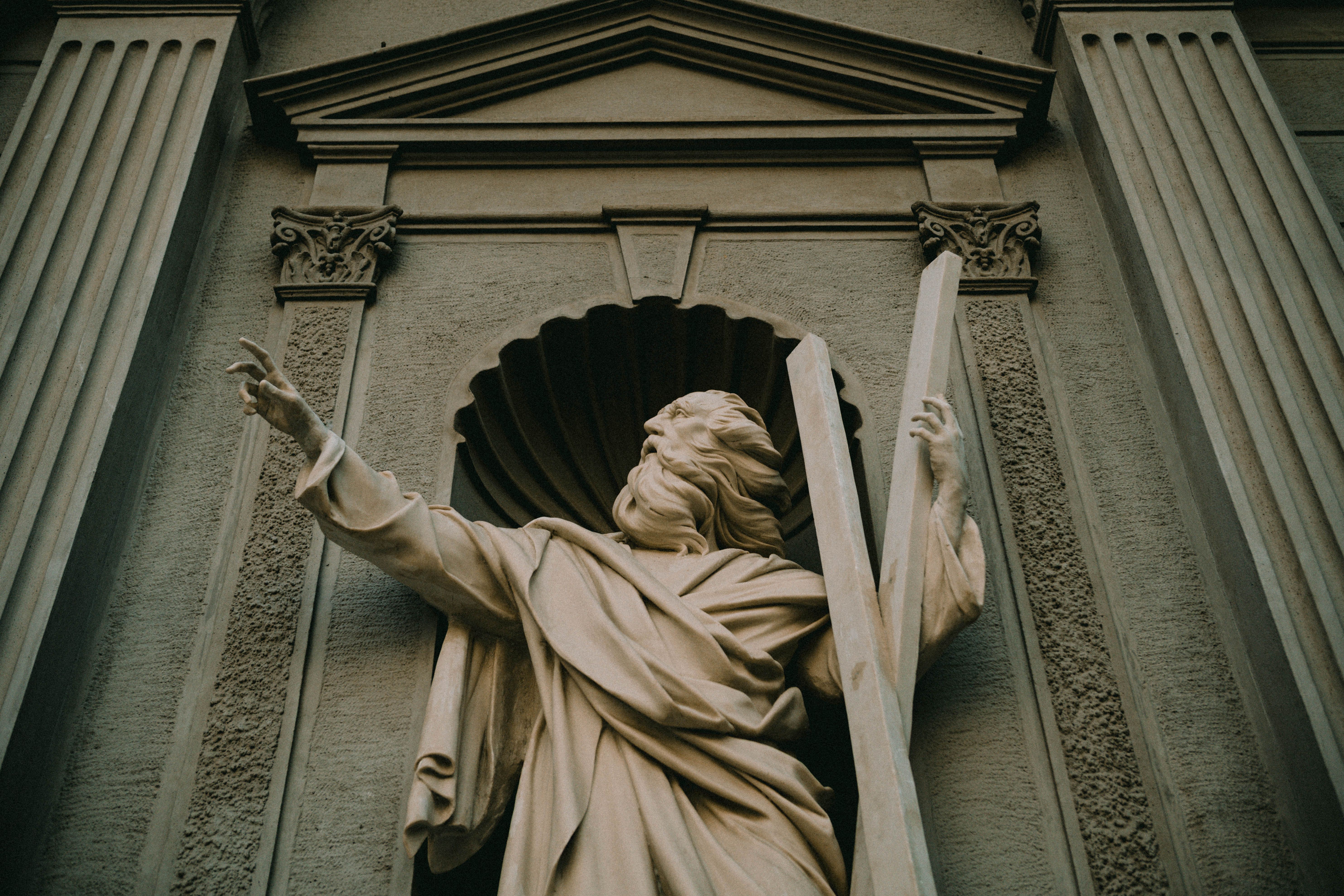 Renaissance-style Religious Statue with Architectural Details · Free ...