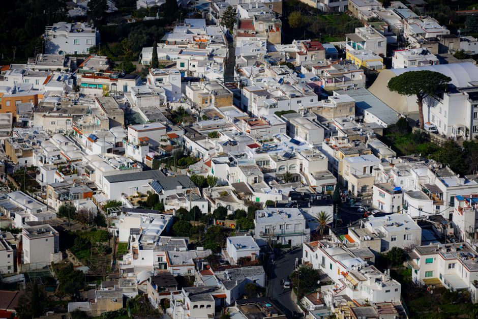 Panarea — bílé domy v typickém středomořském stylu