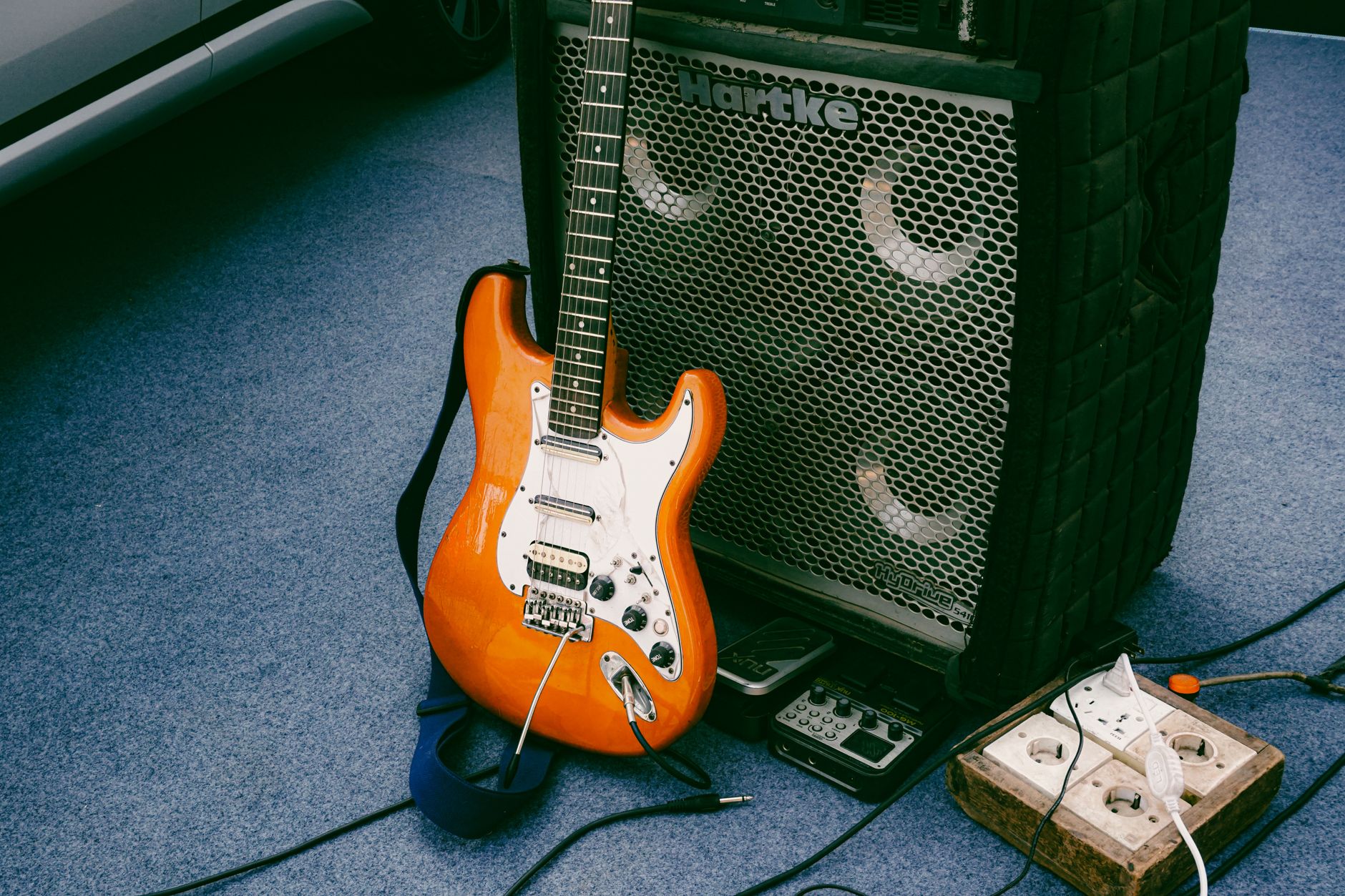 Best Electric Guitar Gear 2026: Amp, Cables & Effects Pedal