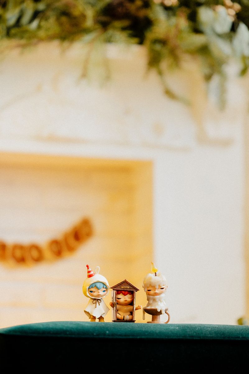 Blind box collectible figures showing POP MART style character collaborations in Asian pop culture