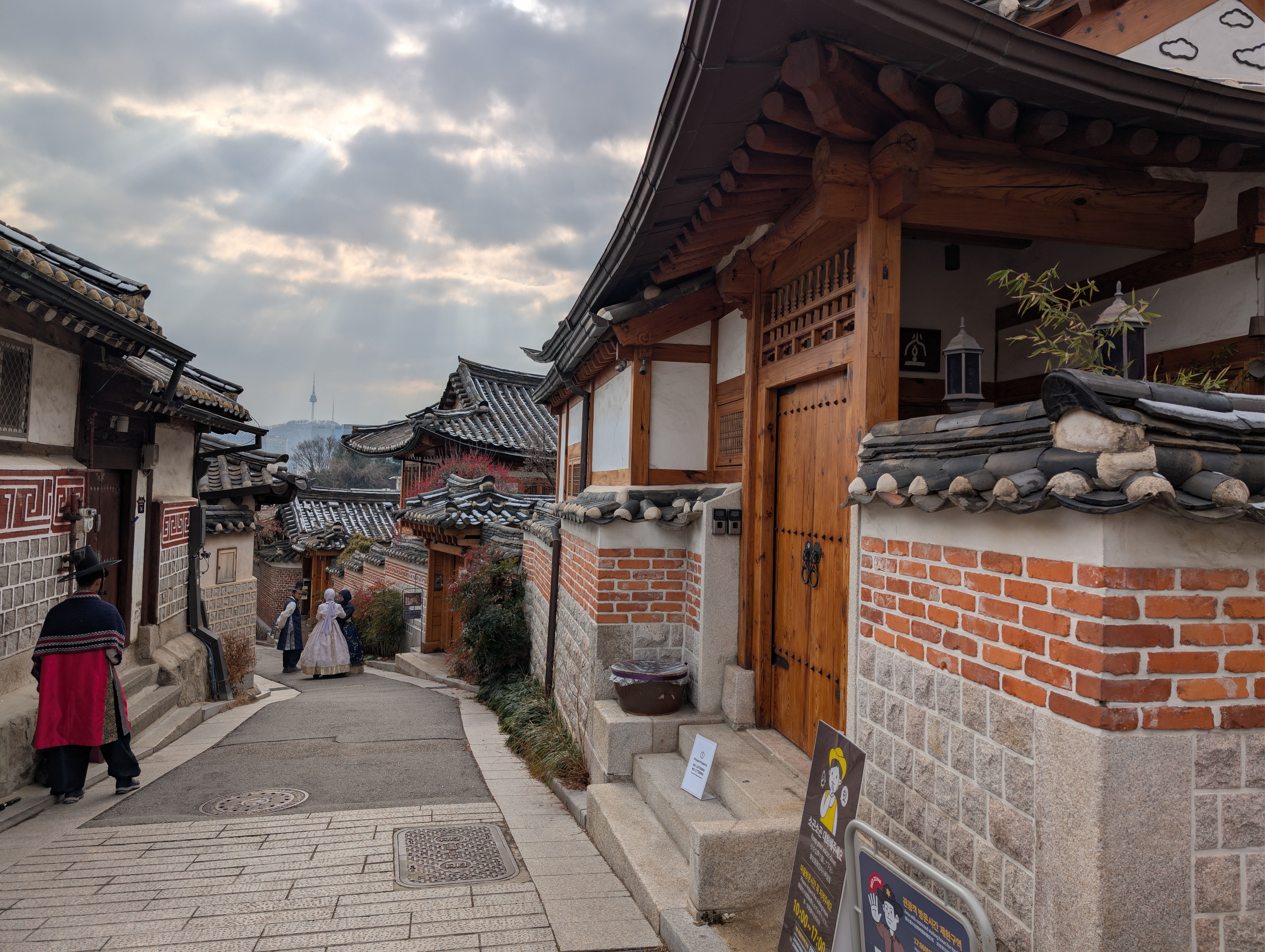 Traditional Bukchon Hanok Village in Seoul · Free Stock Photo