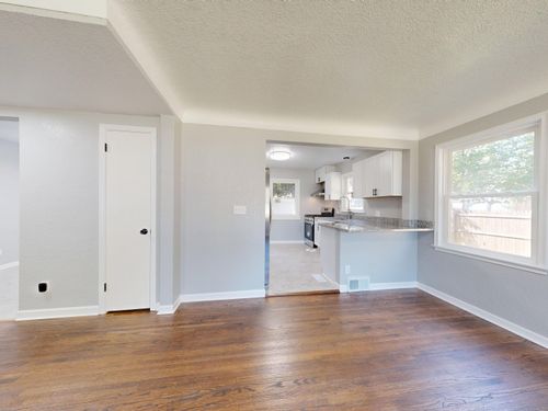 Free Modern kitchen and dining area with hardwood floors and natural light. Stock Photo