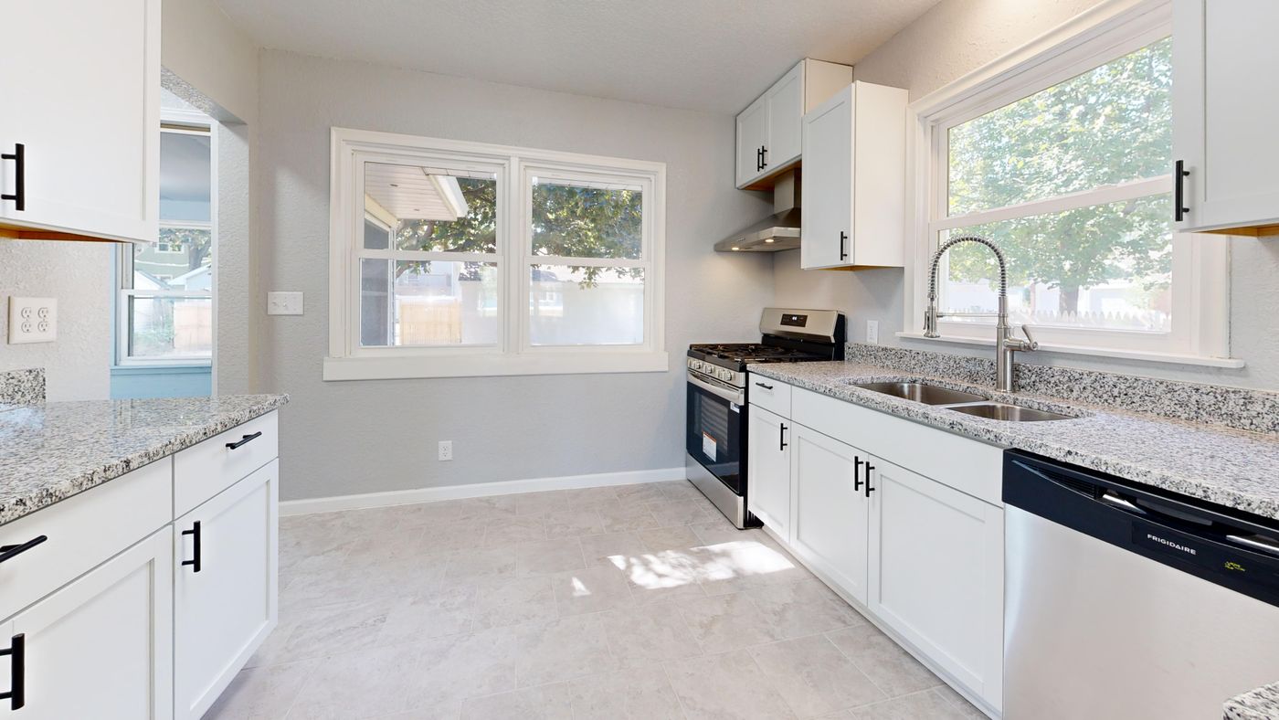 finished basement â€” living space, recessed lighting
