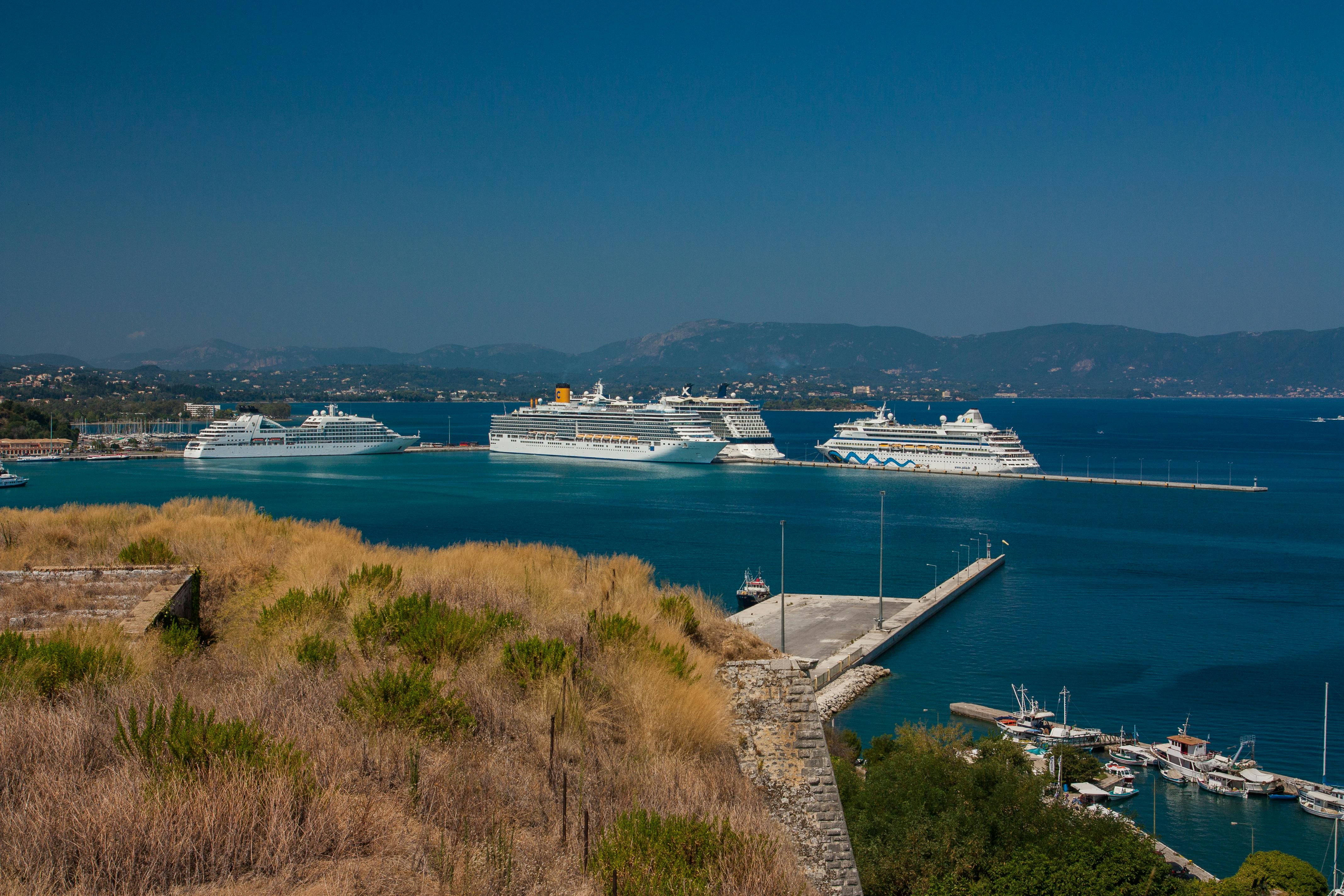 Summer Travel 2026: Why Cruising is the Ultimate Family Vacation — Photo by Dawid Zawiła on Pexels