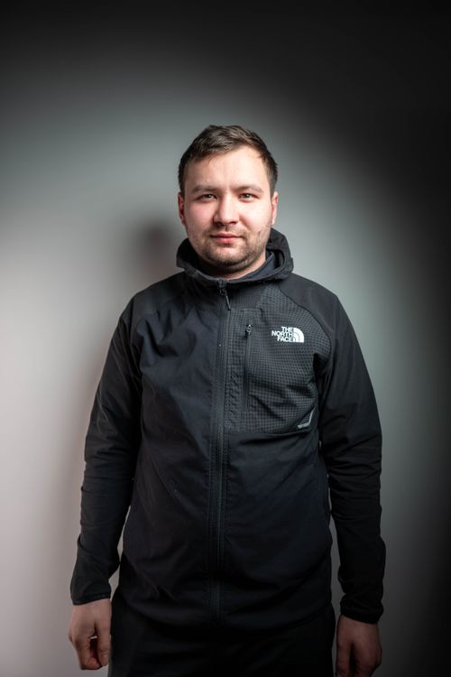 Free Portrait of a man wearing a black jacket in a studio setting, showcasing casual style and neutral expression. Stock Photo