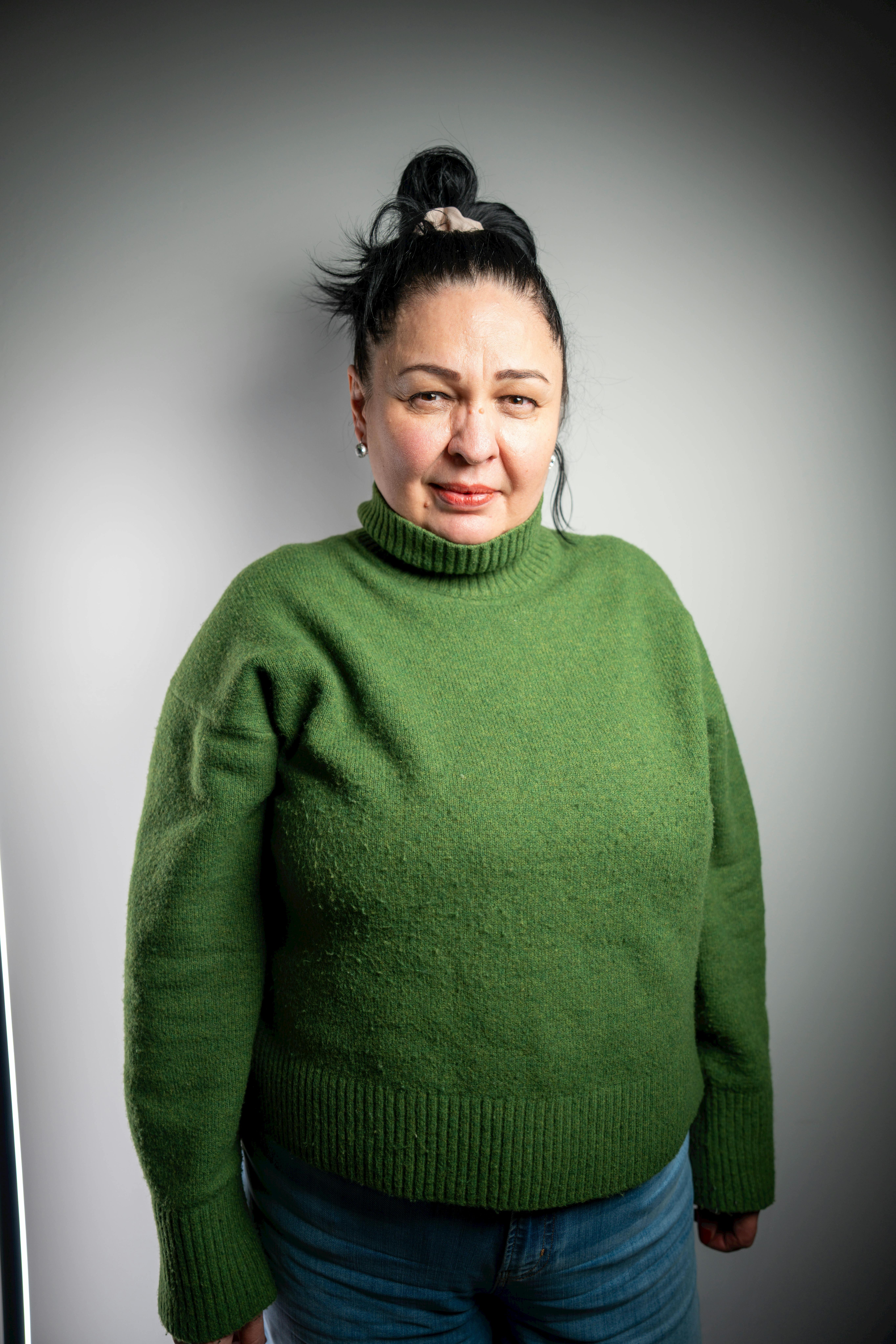 Gratis Fotos de stock gratuitas de ambiente hogareño, cabello moreno, comodidad Foto de stock