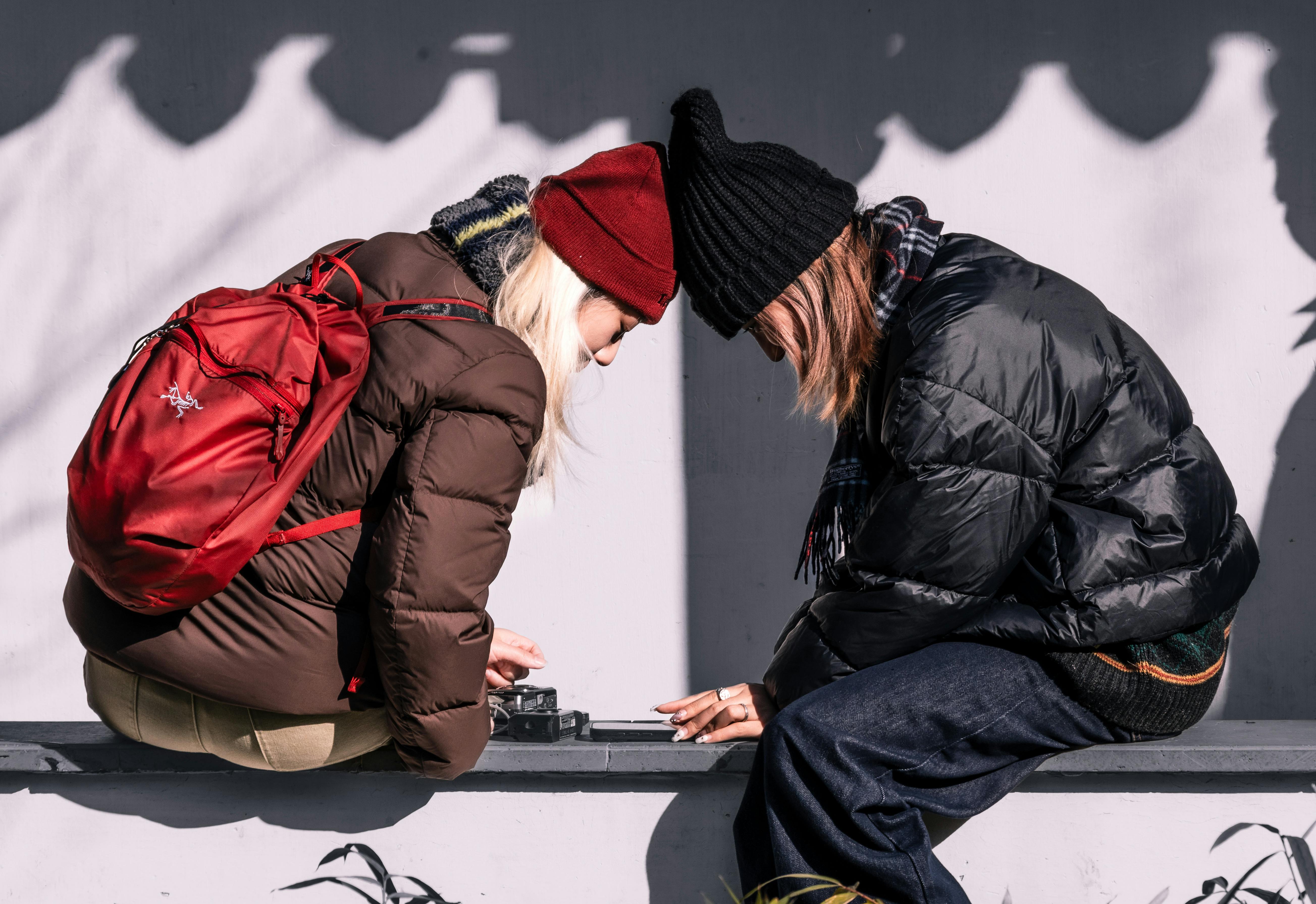 Gratis Fotos de stock gratuitas de abrigo acolchado, adultos jovenes, al aire libre Foto de stock