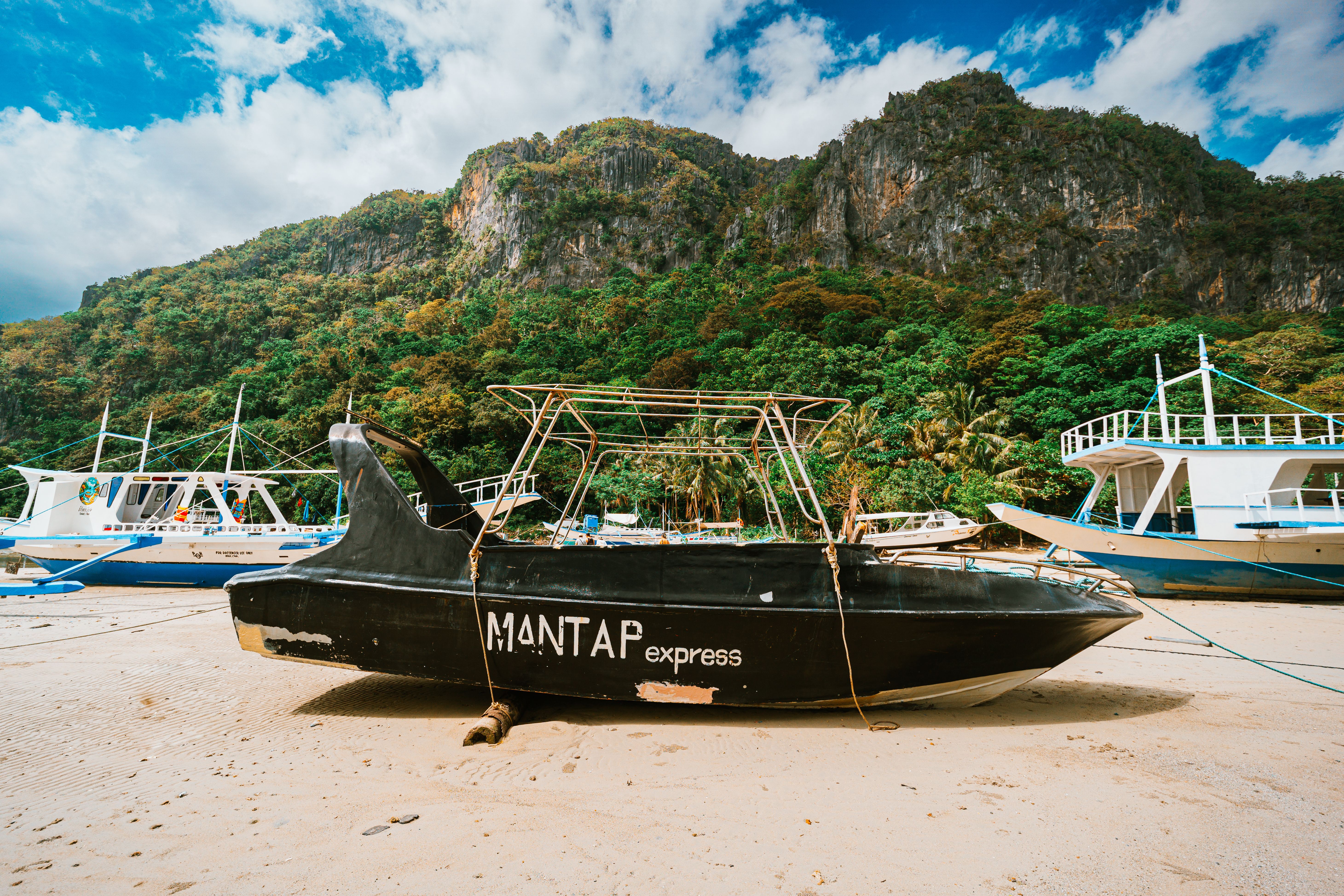general travels majestic — Photo by Nothing Ahead on Pexels