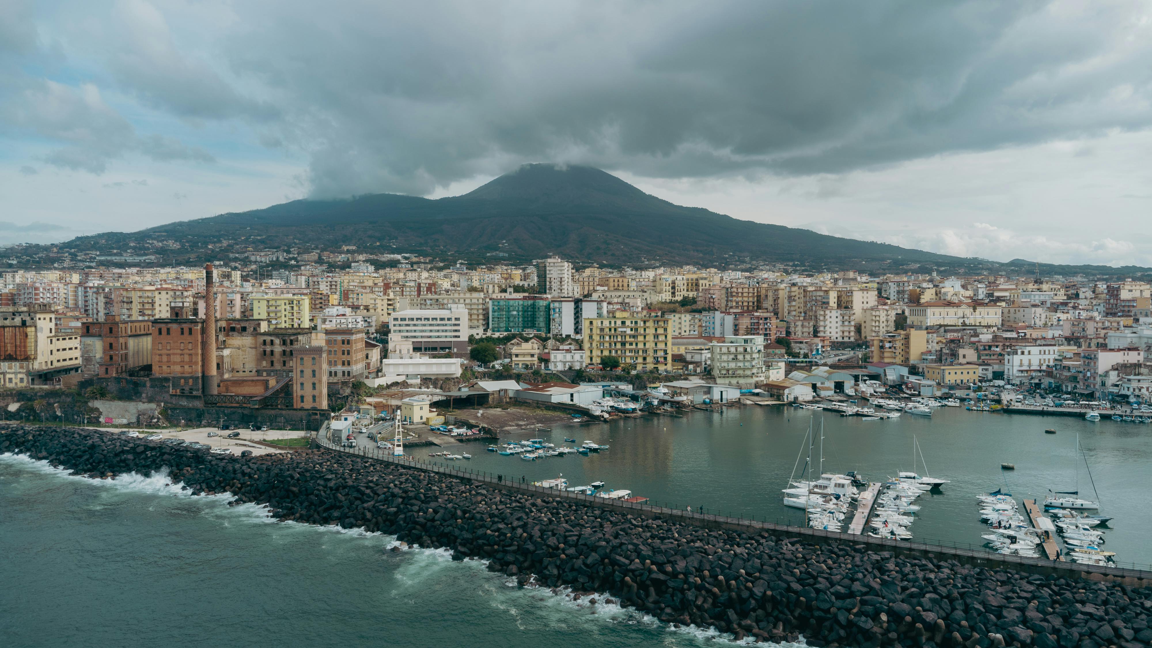 FC Naples team doctor hosting free injury prevention workshop on Thursday — Photo by Balázs Gábor on Pexels