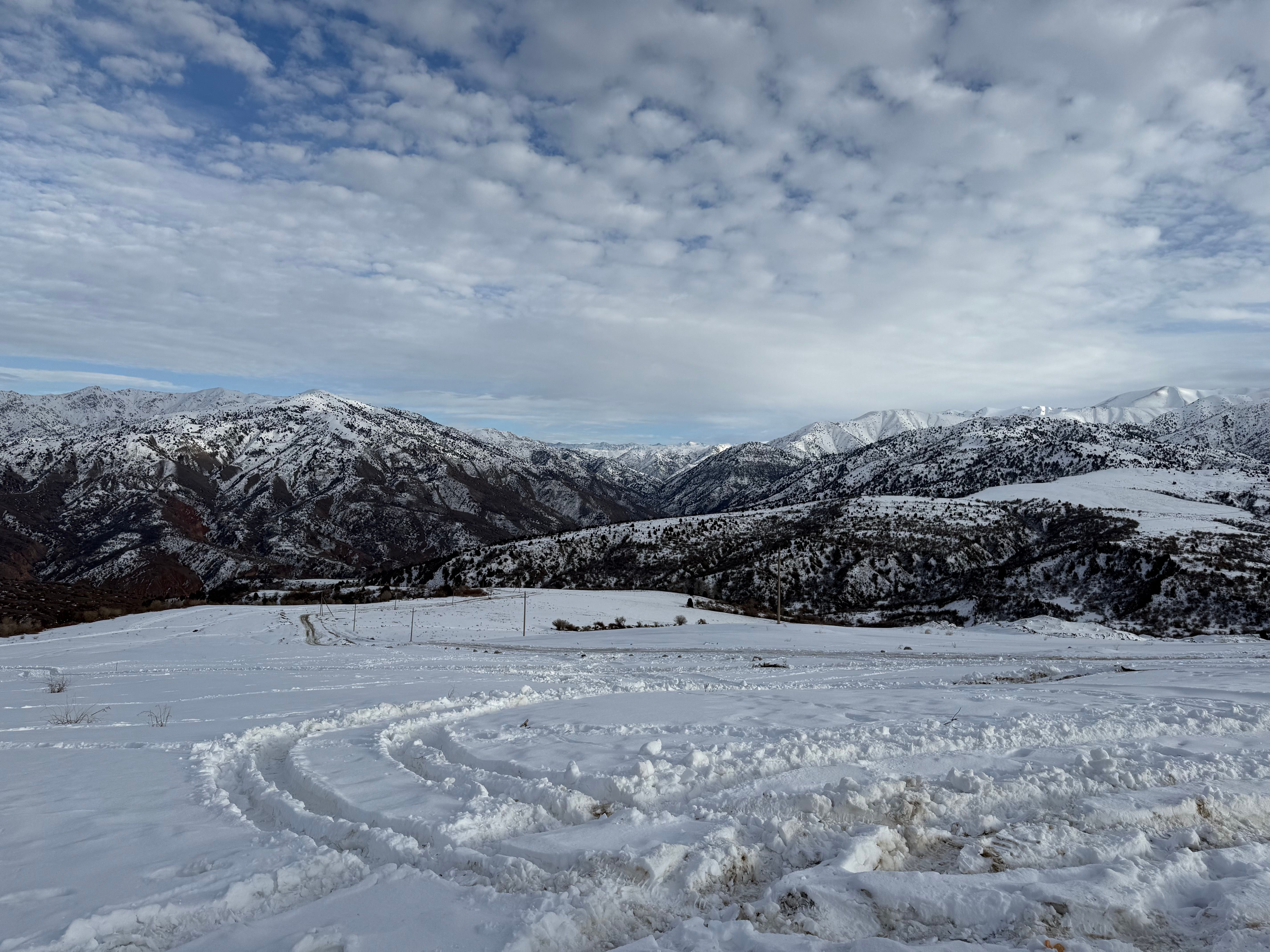 Scenic Snowy Mountain Landscape in Winter · Free Stock Photo