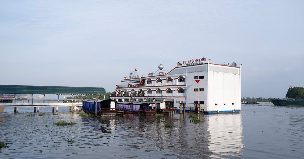 Scenic view of the Ninh Kiều Cruise boat docked along the river in Cần Thơ, Vietnam.