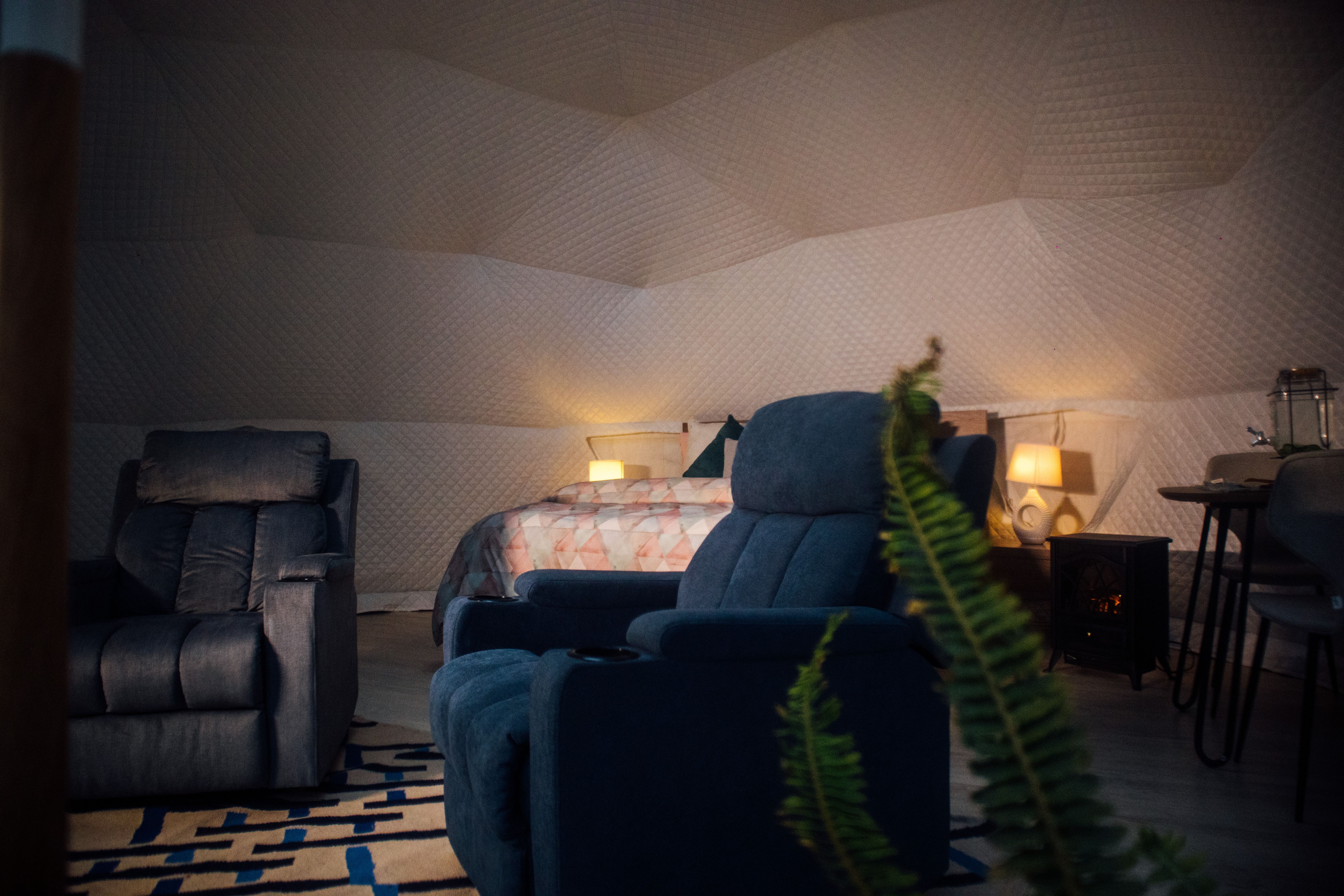 Cozy Dome Interior with Comfortable Seating · Free Stock Photo