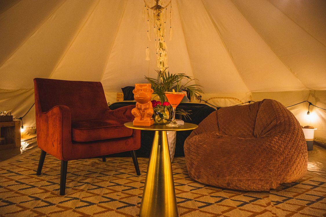 Cozy Indoor Lounge with Modern Decor · Free Stock Photo