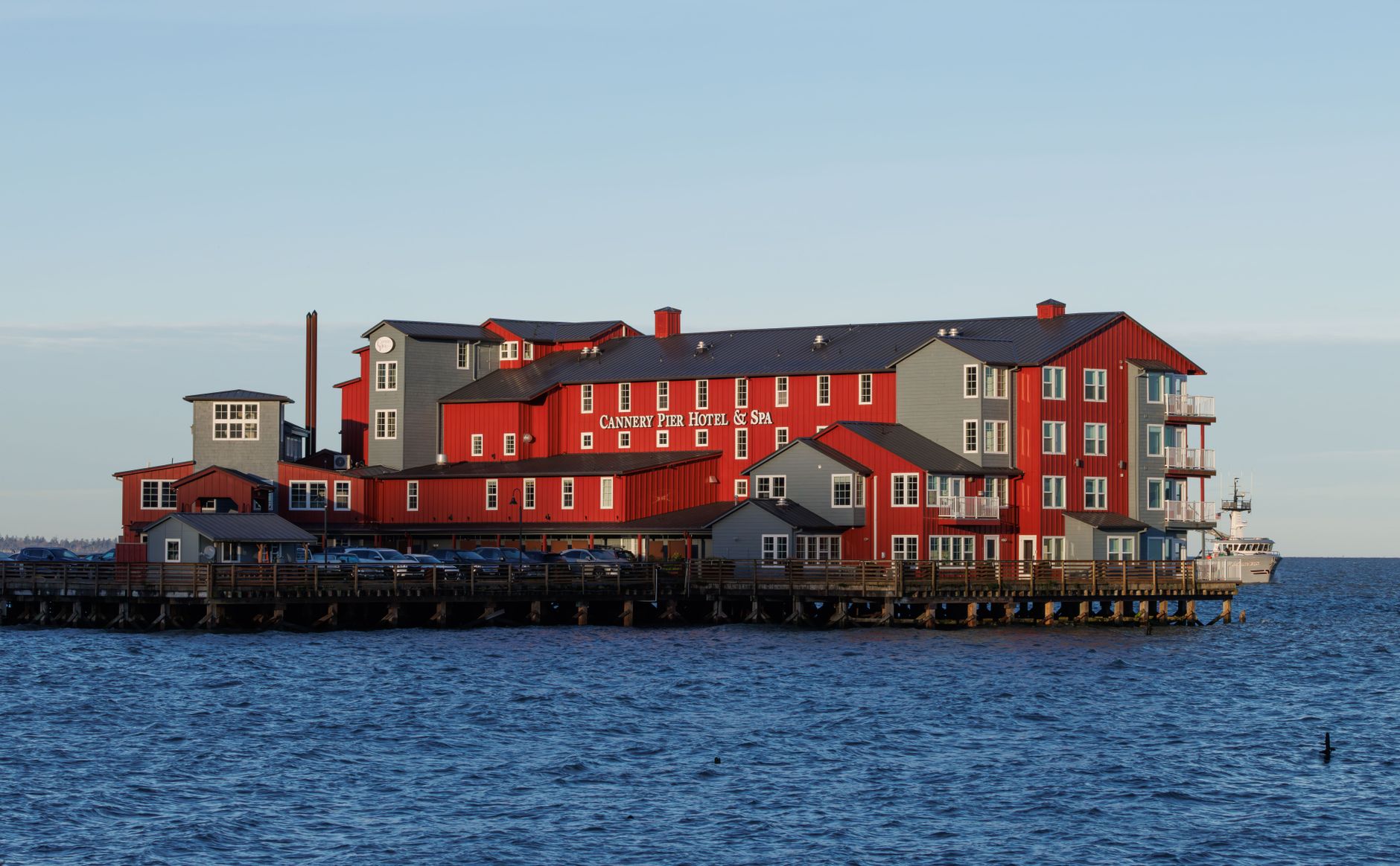 Astoria vs Bend: Job Market, Salaries & Opportunities (2026)