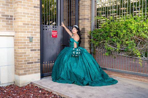 Prom Makeup Looks For Emerald Green Dress Photos, Download The BEST Free Prom Makeup Looks For Emerald Green Dress Stock Photos & HD Images