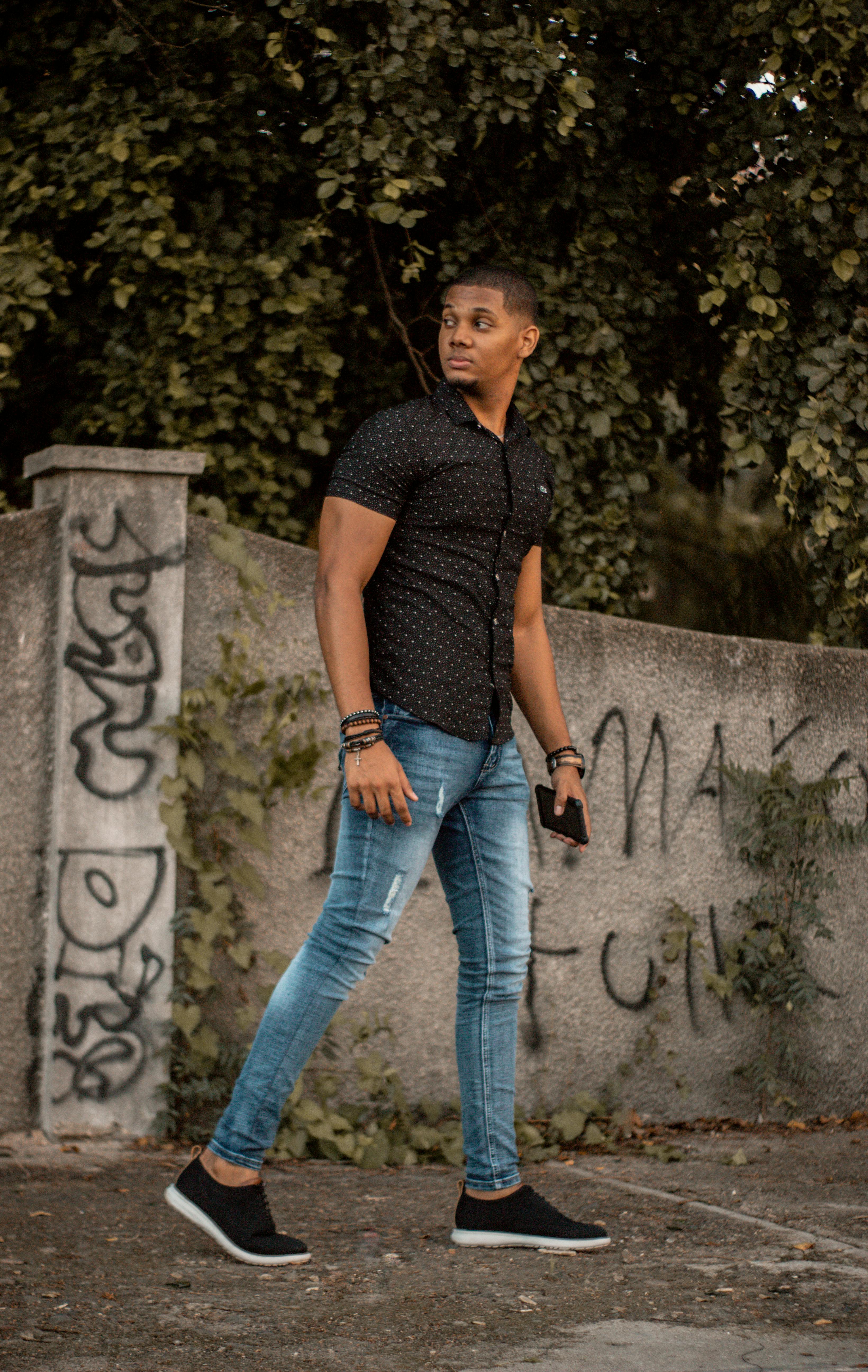 How long can concrete sit before pouring?