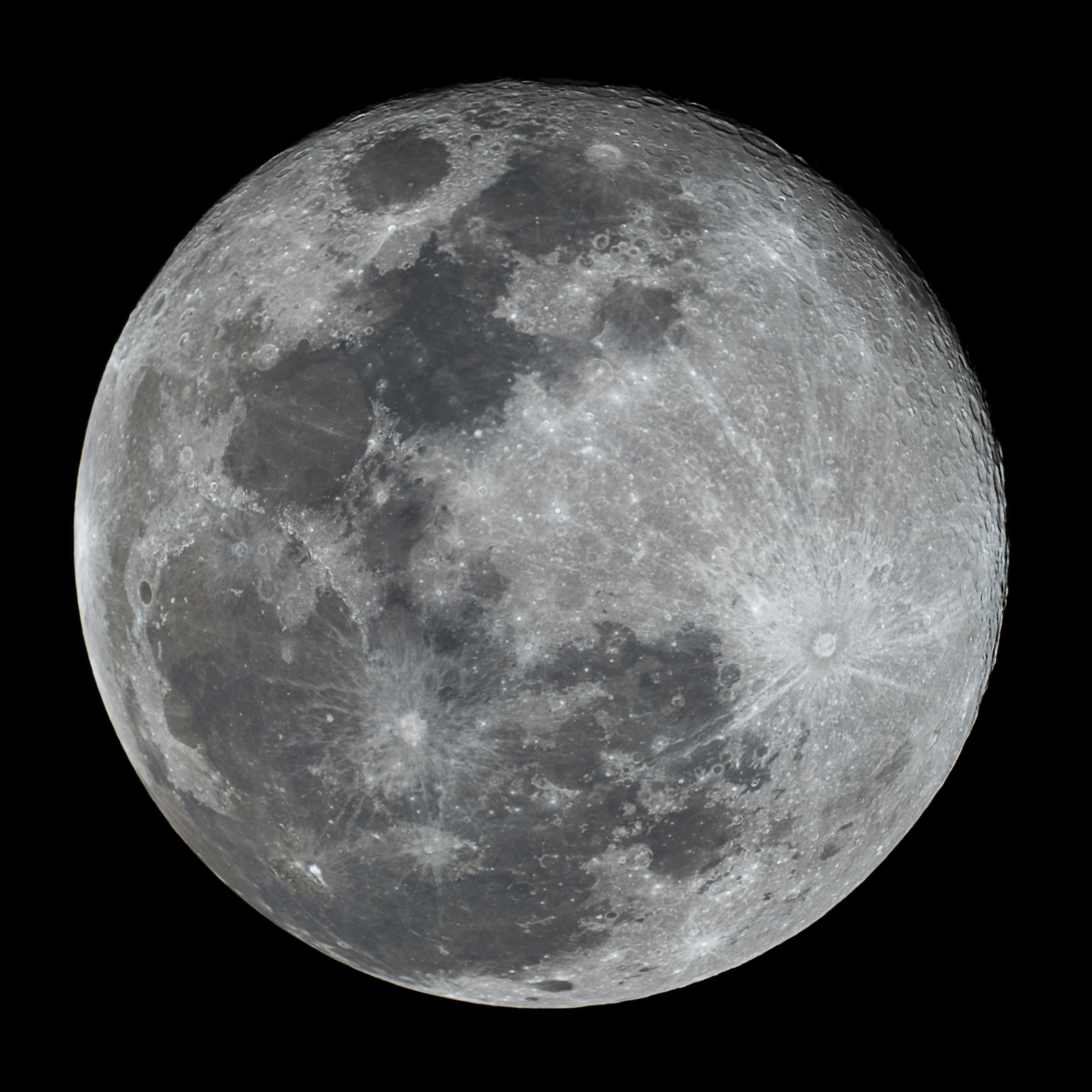 Detailed view of the full moon against a black sky, captured from São Pedro de Alcântara, Brazil.