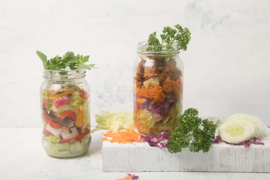 Fotos de stock gratuitas de bote de cristal, ensalada, fotografía de alimentos