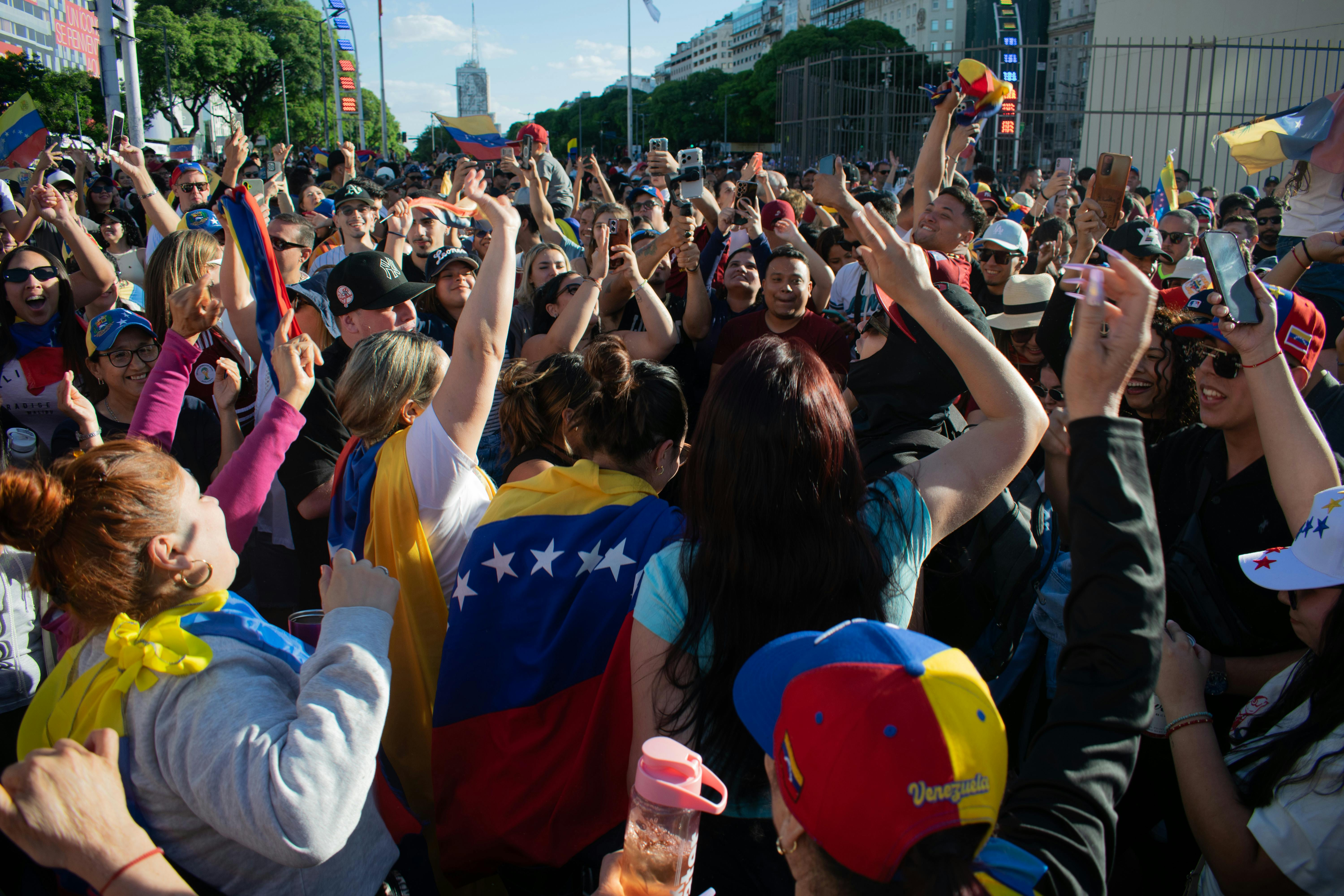 Ocho militares venezolanos son liberados tras diez años de prisión por el Caso Paracaidistas