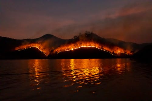 Foto Di Wildfire Sulla Montagna