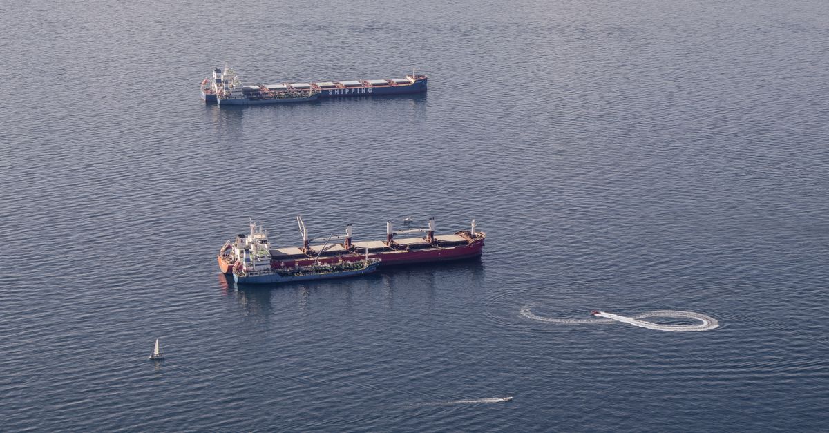 US Strikes Iran for 10th Night as Tehran Hits Tanker in Strait of Hormuz