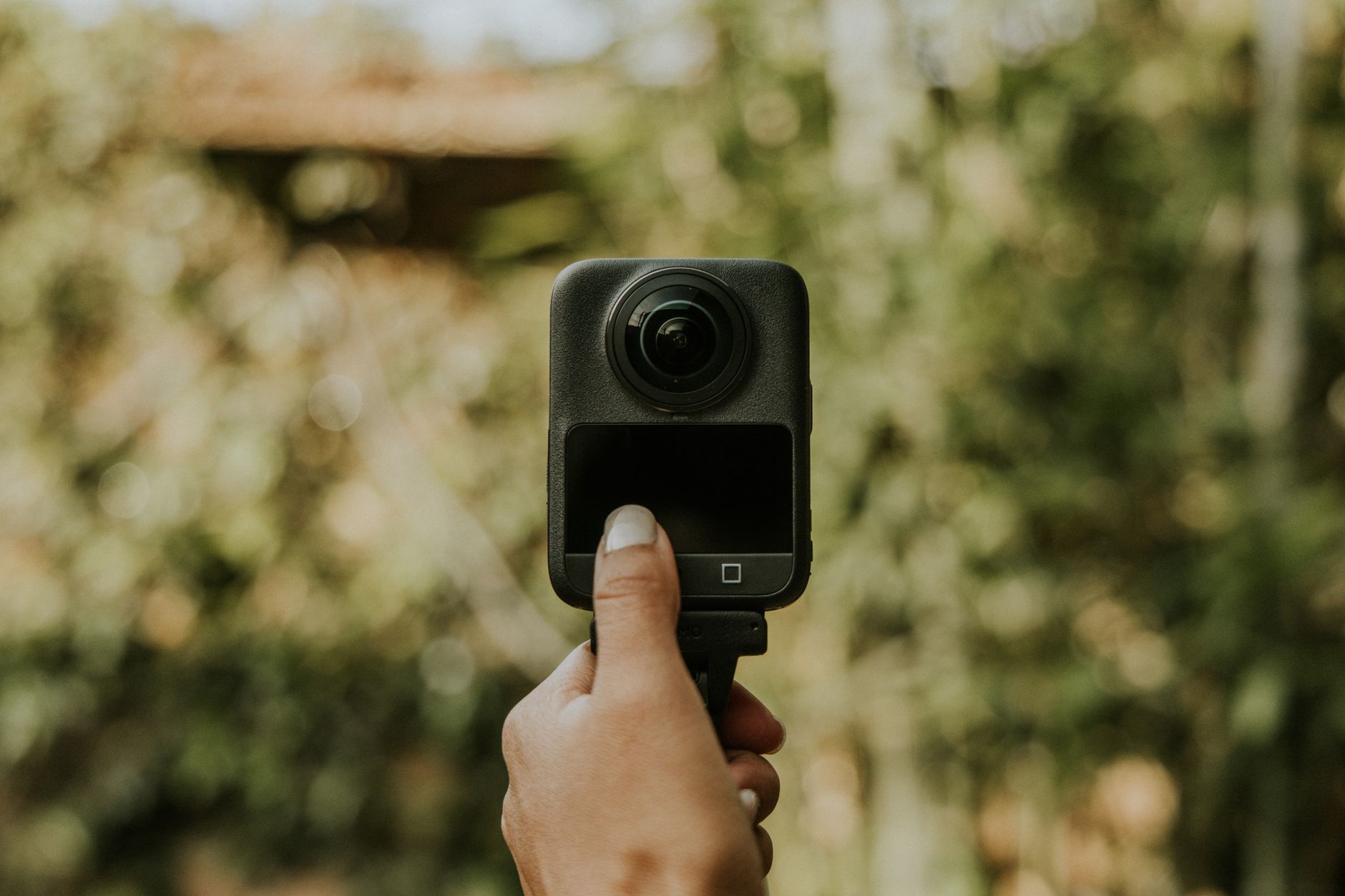 Best Vlogging Camera for YouTube (2026): Budget Picks That Look Pro