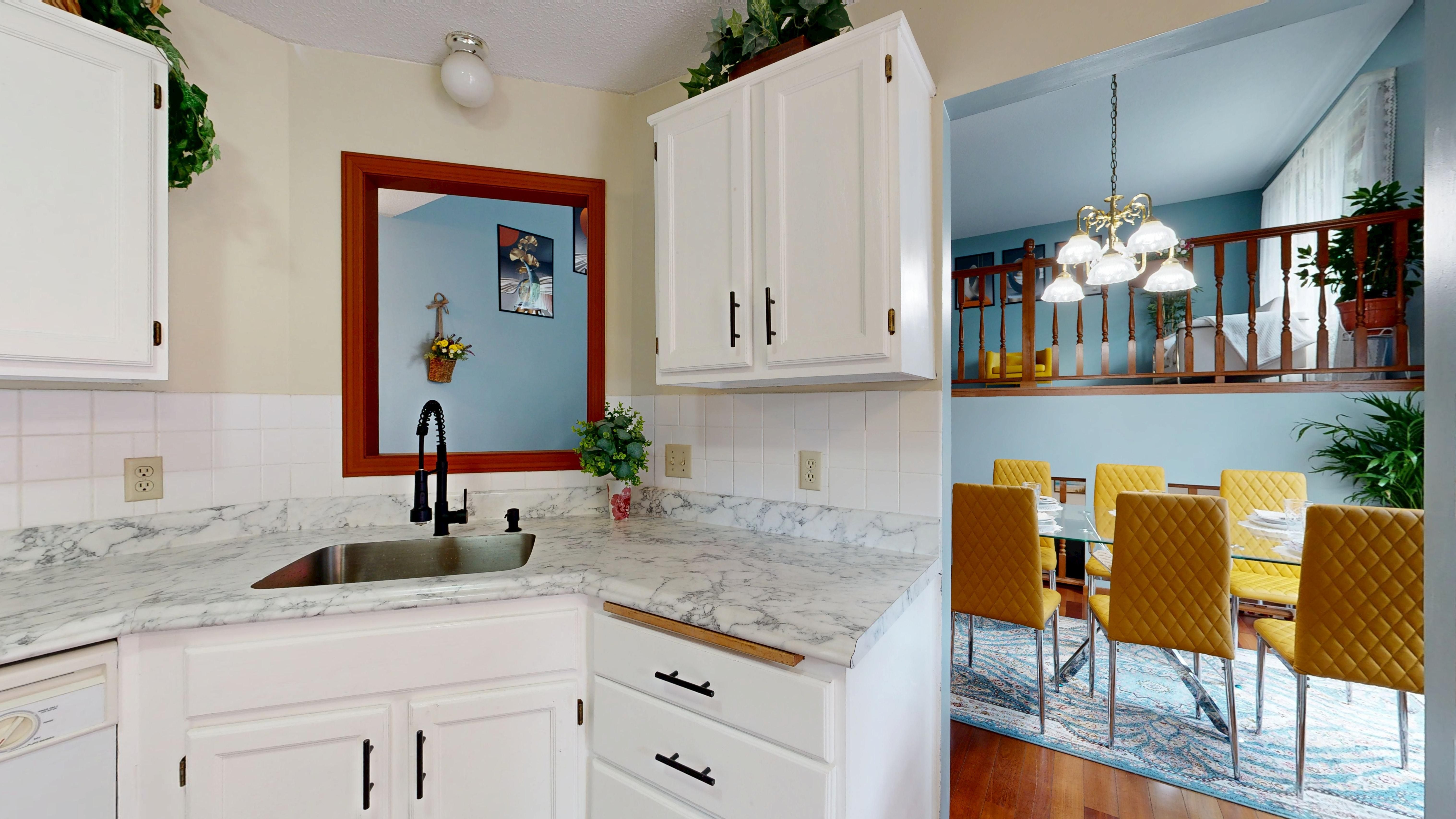 Modern kitchen with dining area in view · Free Stock Photo