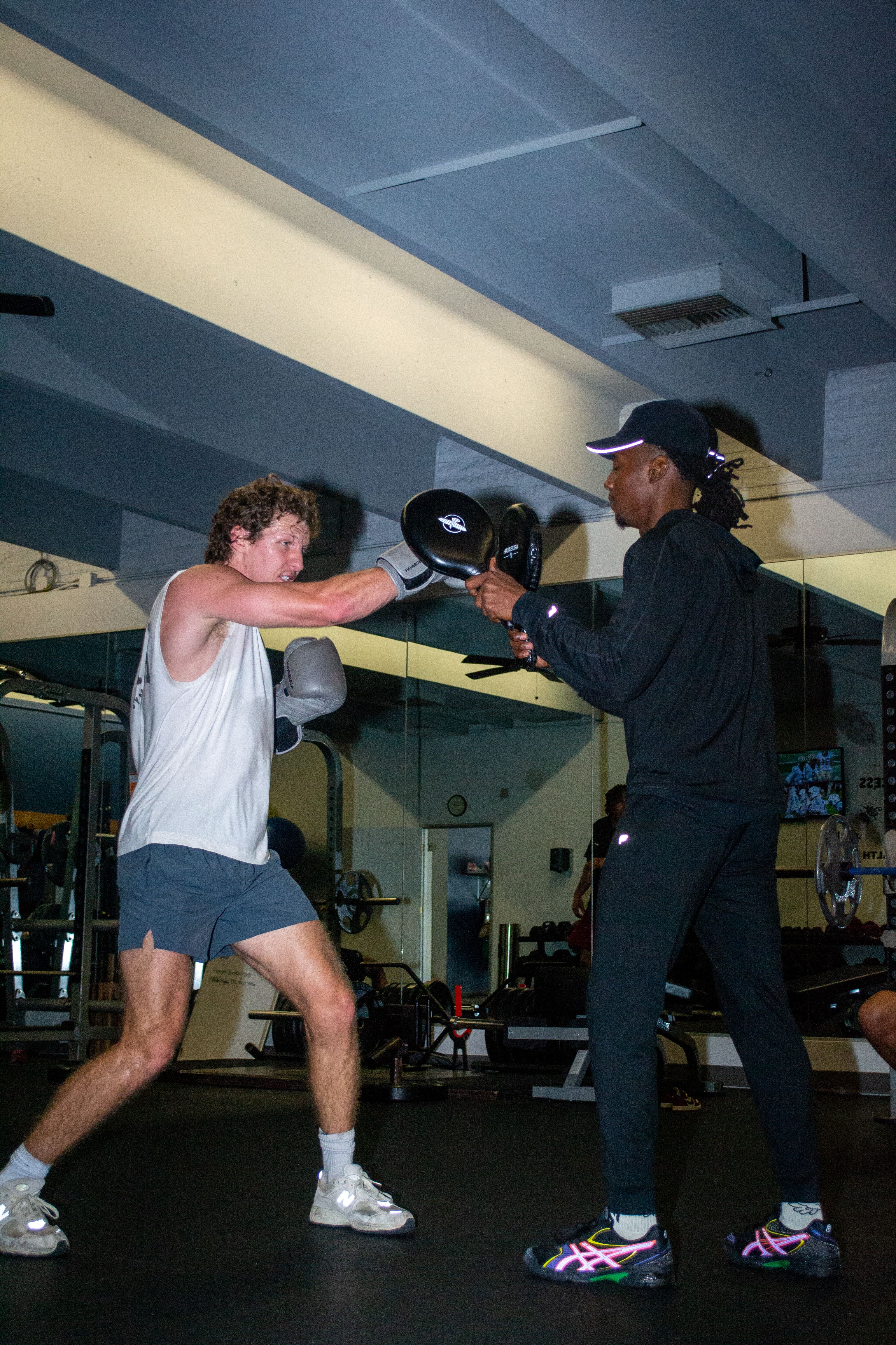 Dynamic Boxing Training Session in Arizona Gym · Free Stock Photo