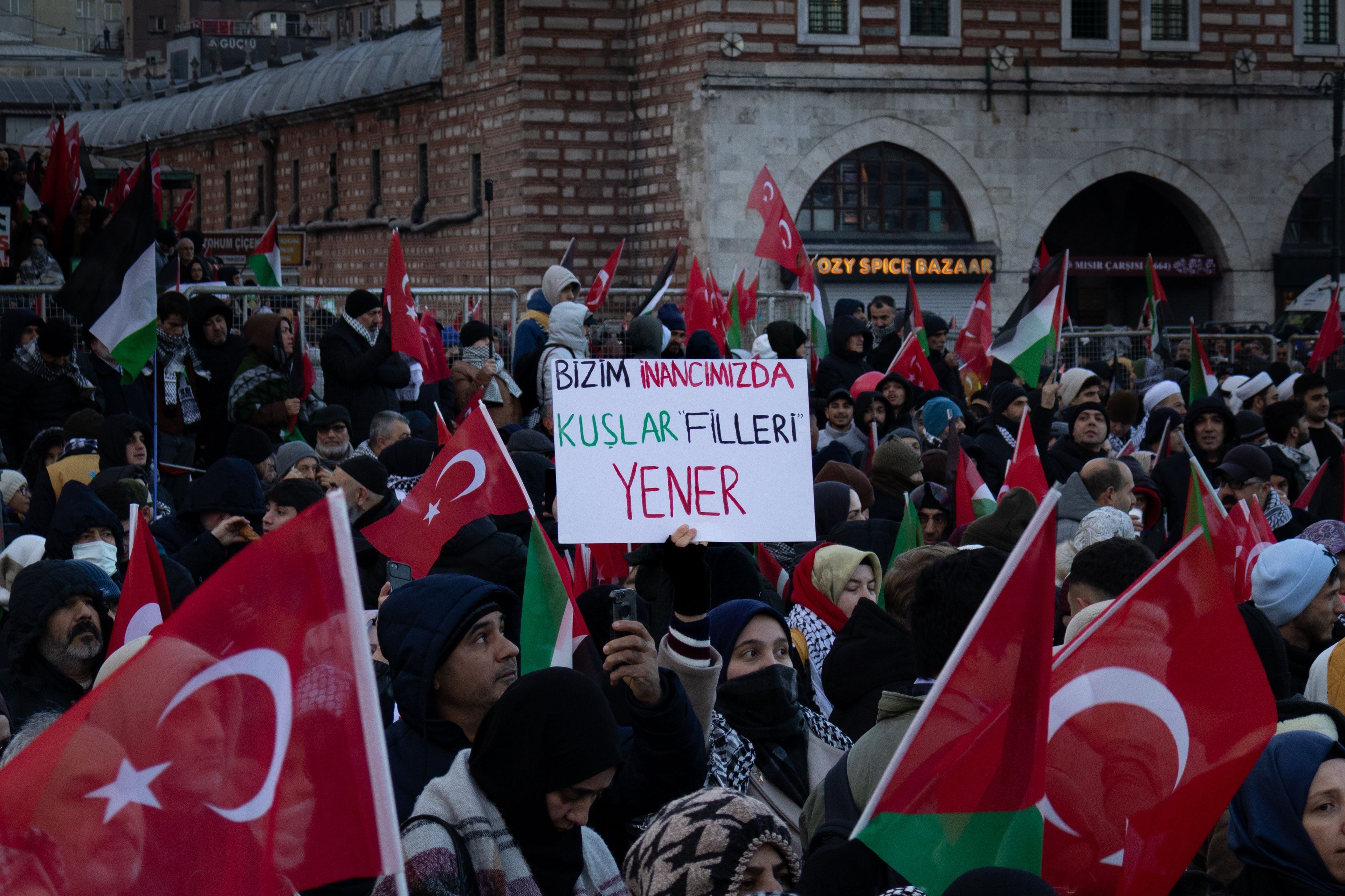 Turkish police arrest more than 500 people at May Day rallies