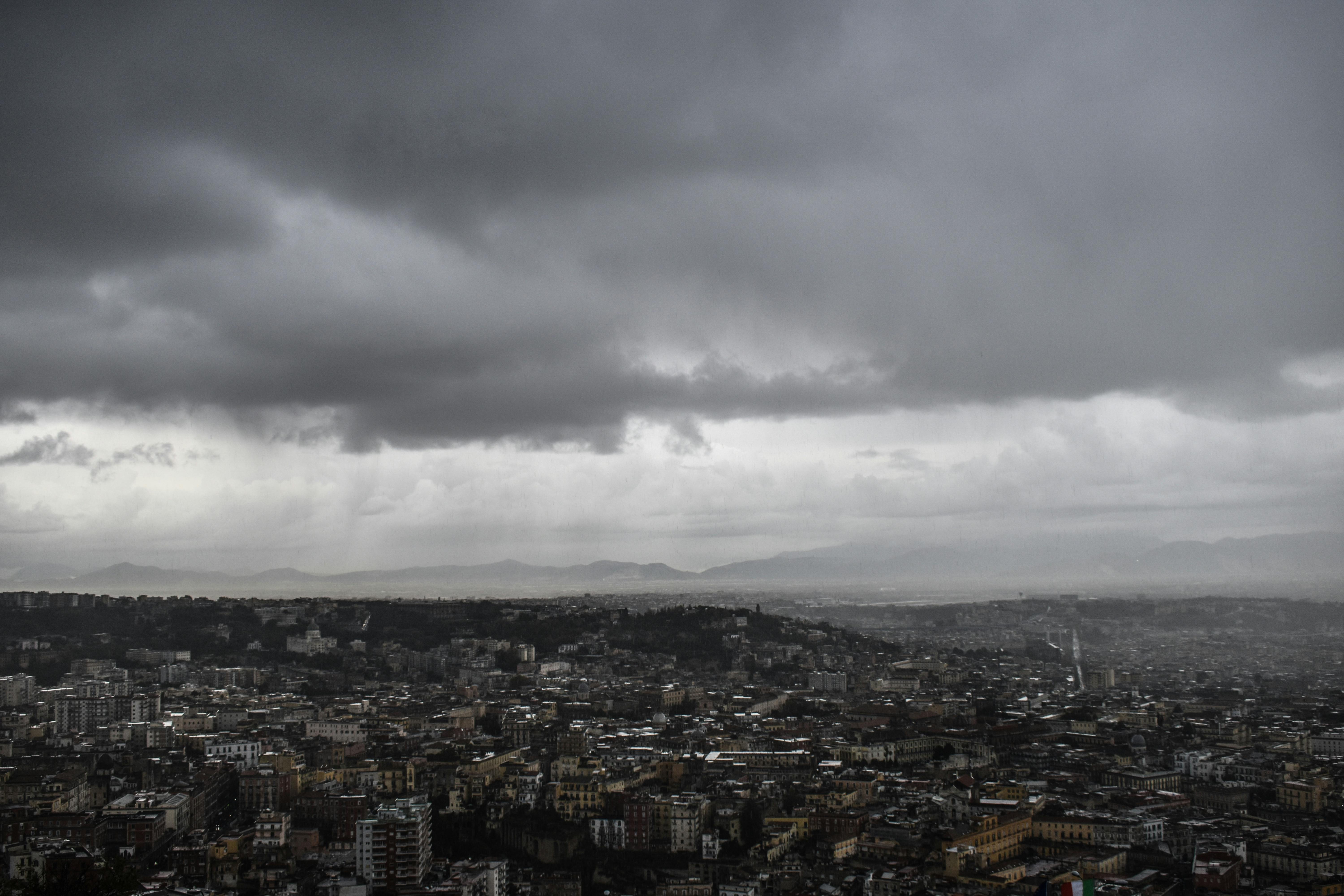 Vue panoramique de Naples avec le Vésuve