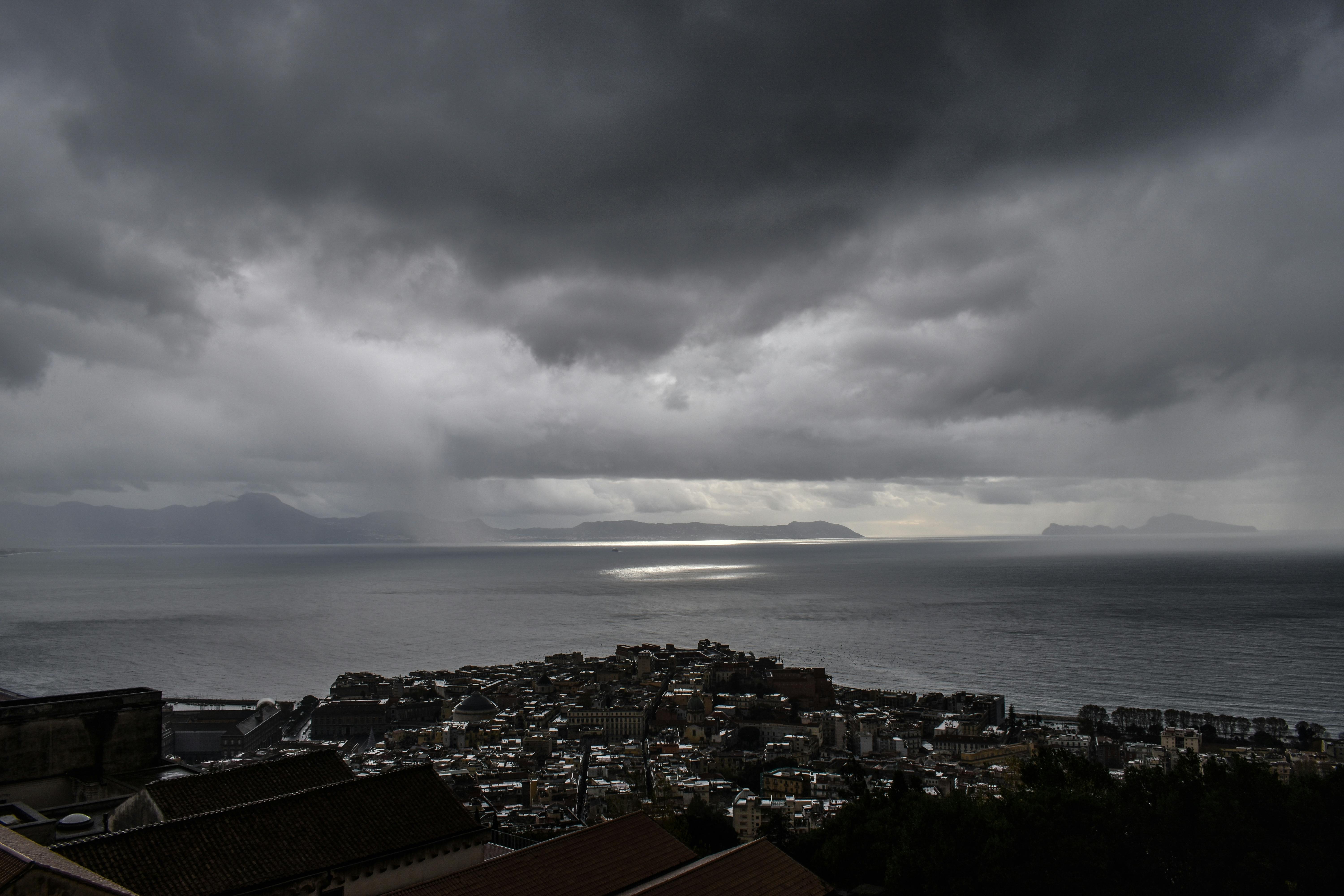 Le Vésuve dominant la baie de Naples