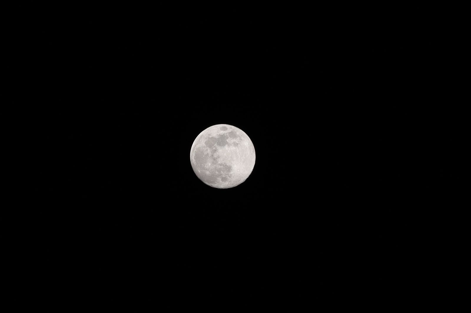 Full Moon During Night Sky · Free Stock Photo