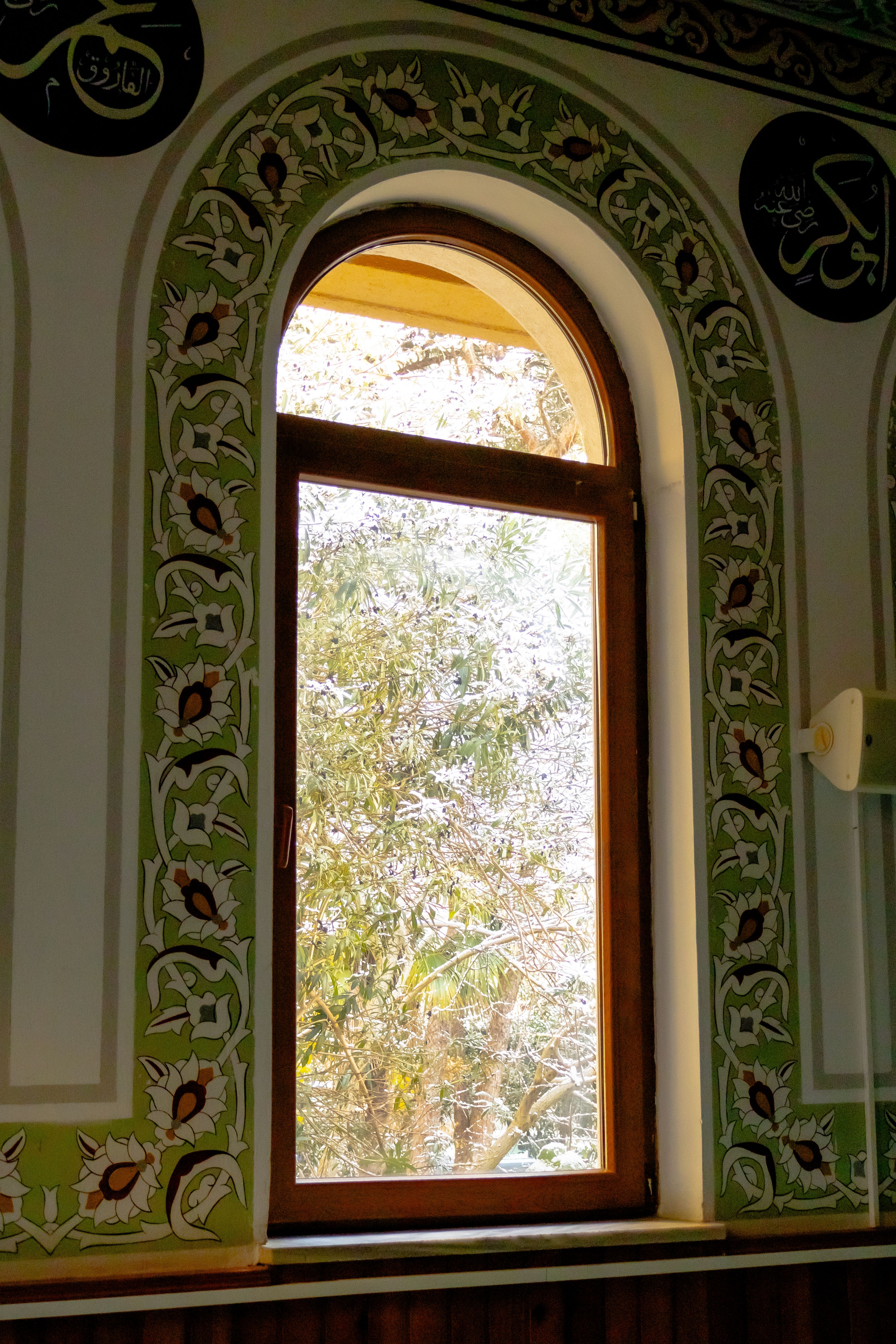 Decorative Arched Window in İstanbul Mosque · Free Stock Photo