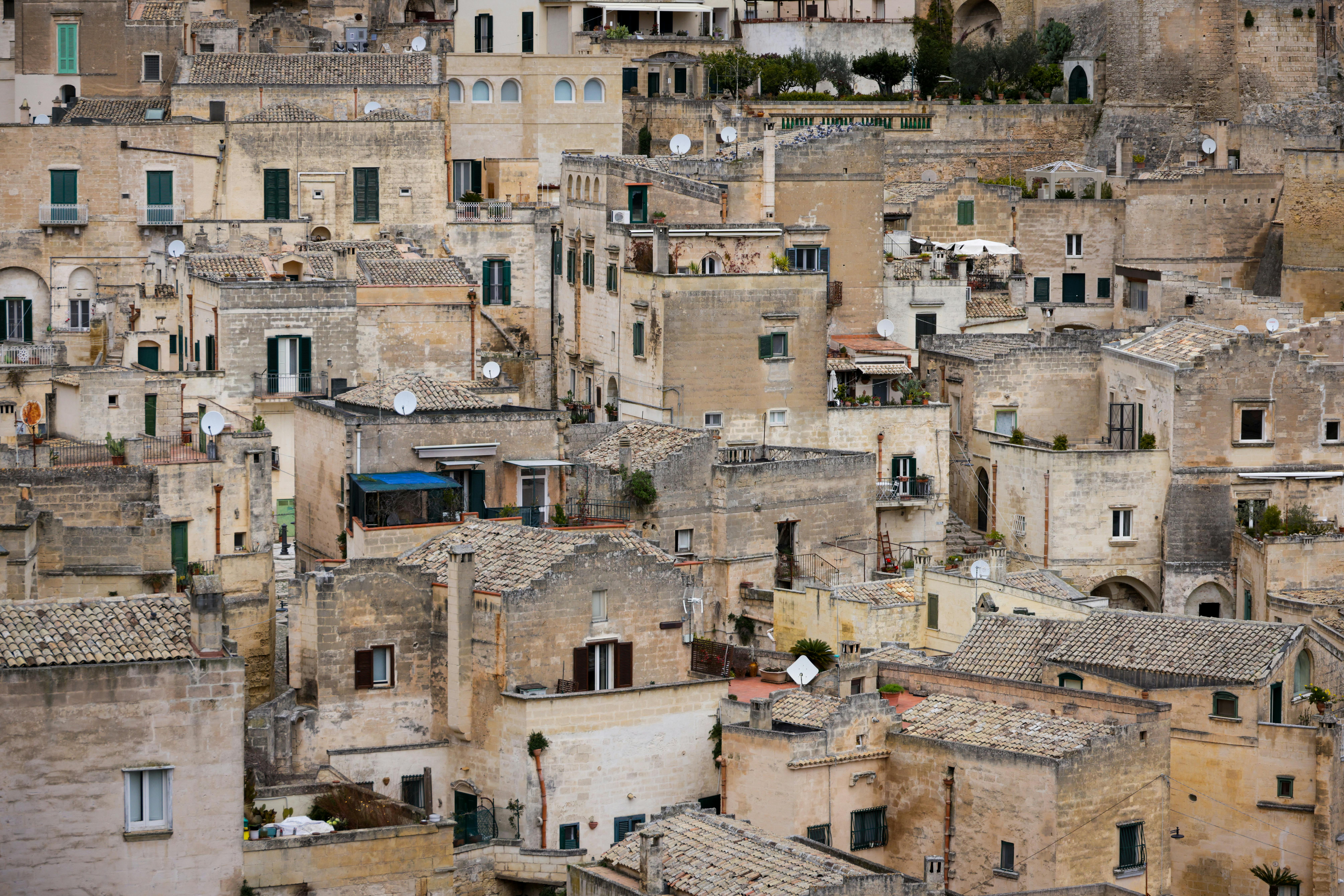 Italian cities sweep 2026 remote-work index: Genoa, Bari and Catania top global list — Photo by Magda Ehlers on Pexels