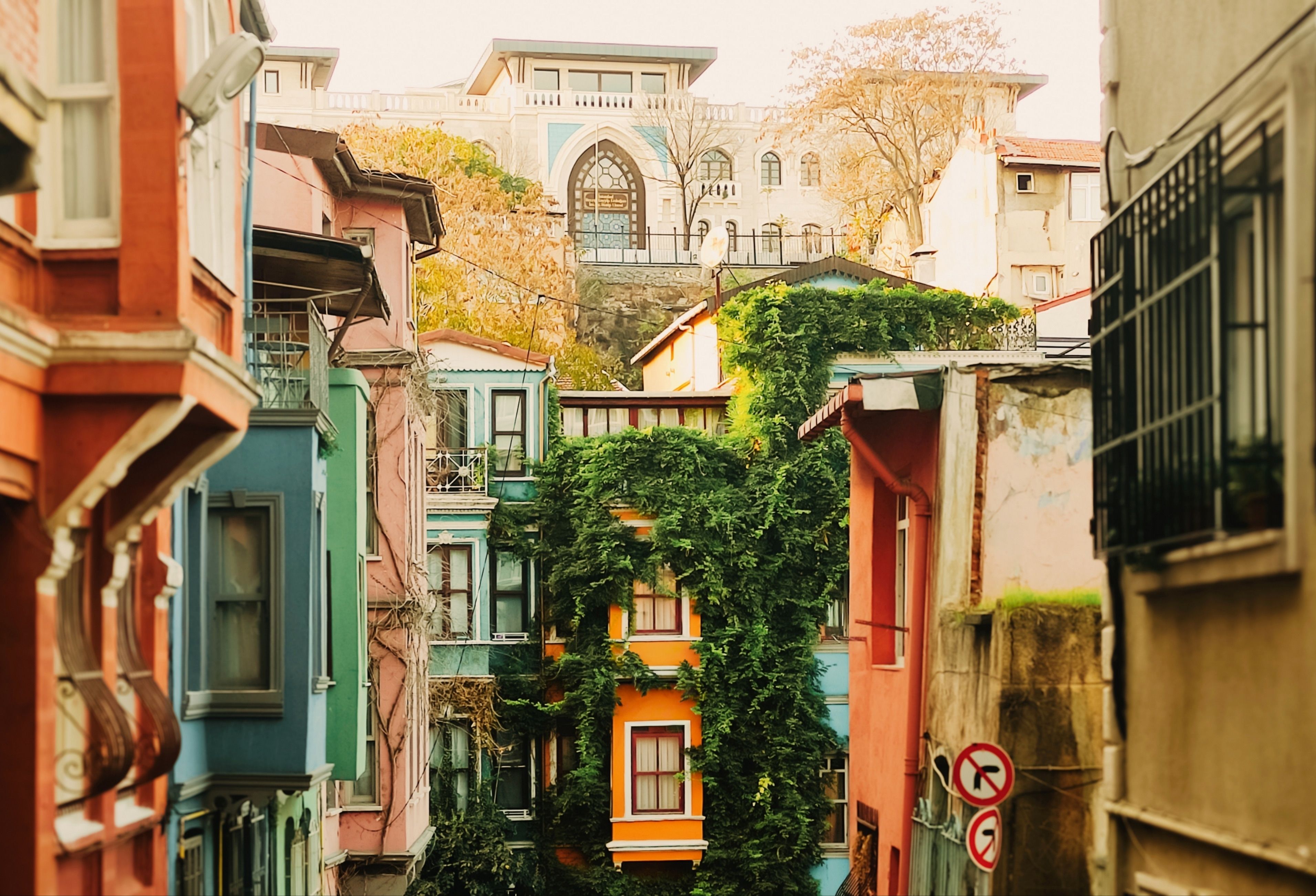 Colorful Historic Houses in Balat, Istanbul · Free Stock Photo