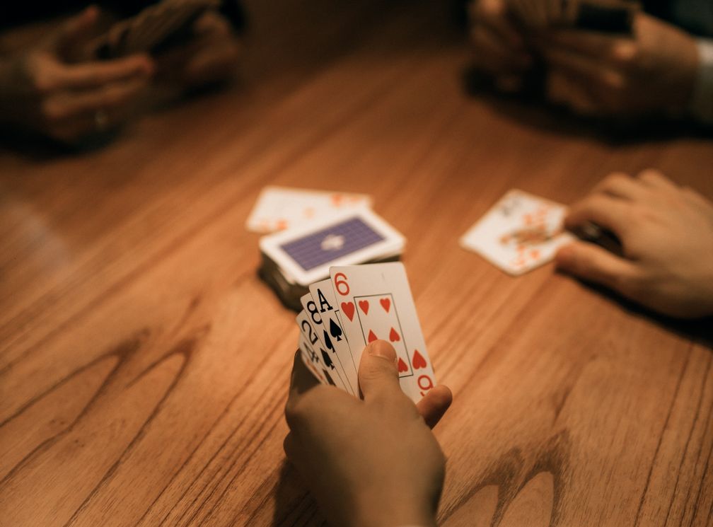 Online Casino: Spielautomaten und Live-Spiele im Überblick