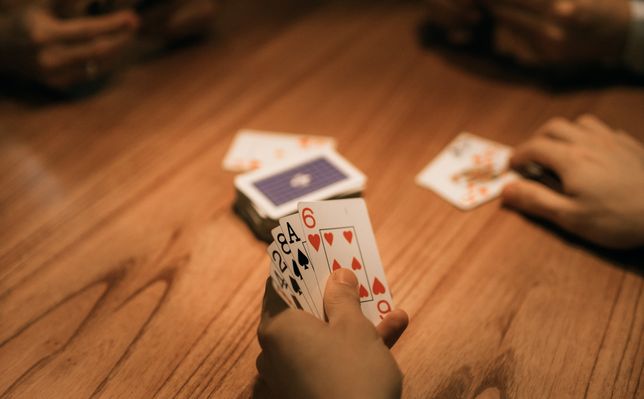 Online Casino: Spielautomaten und Live-Spiele im Überblick