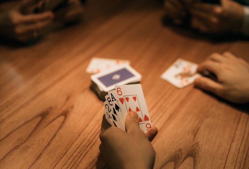 Online Casino: Spielautomaten und Live-Spiele im Überblick