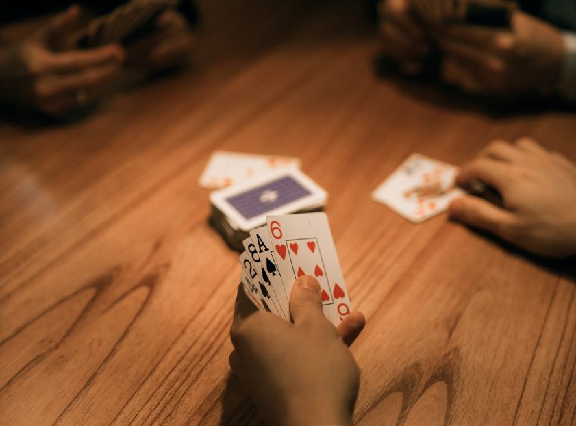 Online Casino: Spielautomaten und Live-Spiele im Überblick