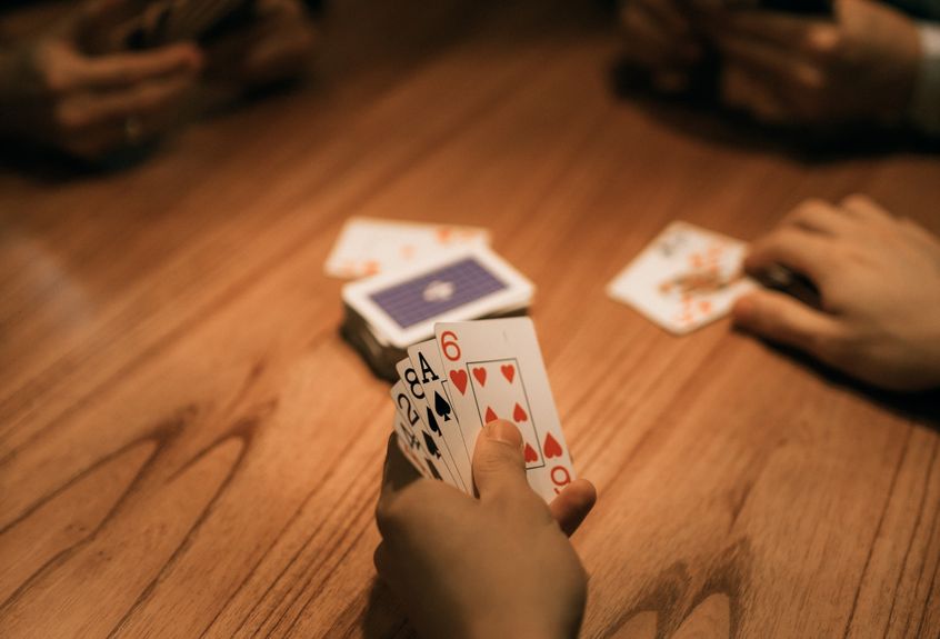 Online Casino: Spielautomaten und Live-Spiele im Überblick